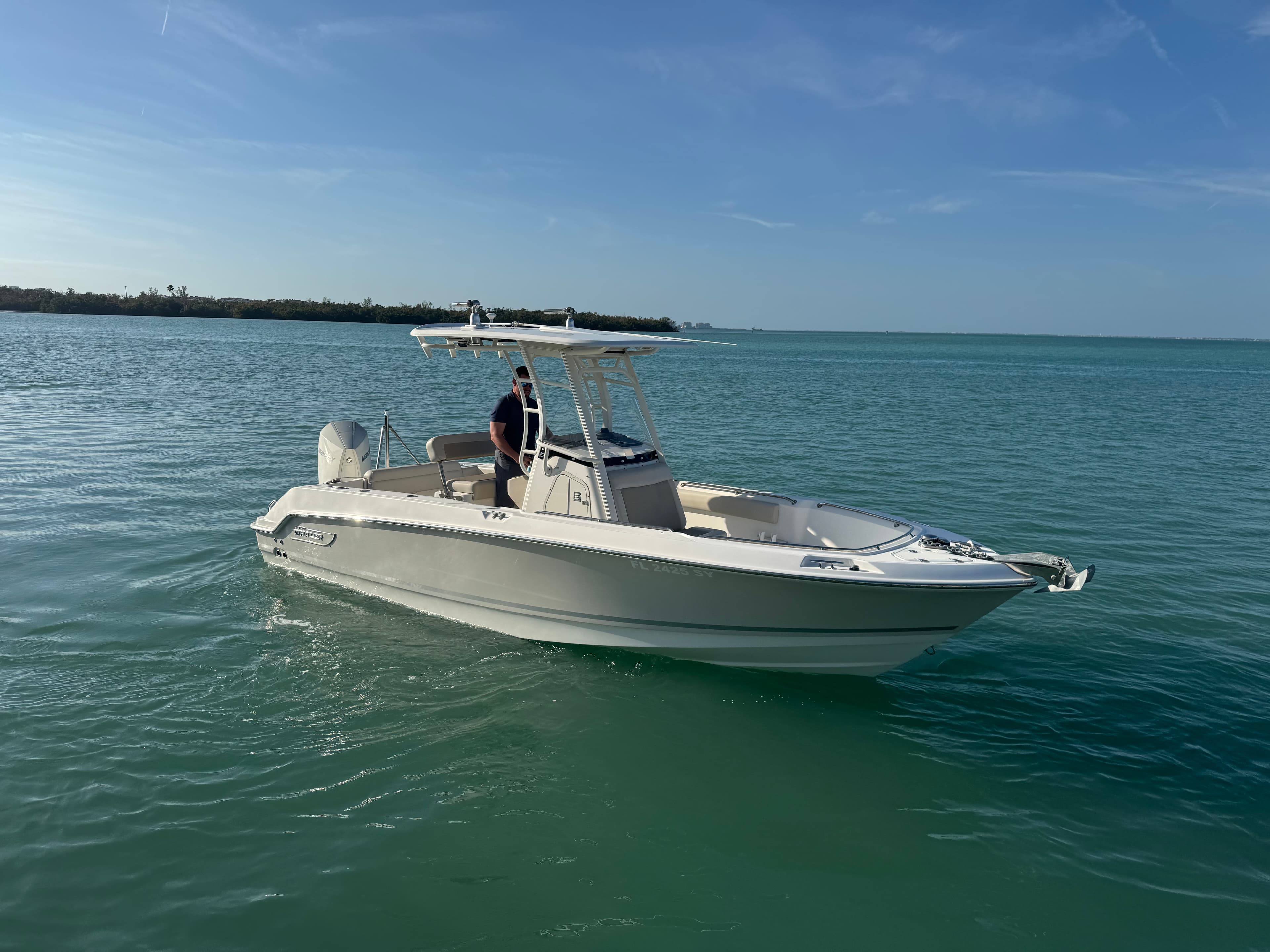 2021 Boston Whaler 230 Outrage zum Verkauf in Sarasota, FL Center Console