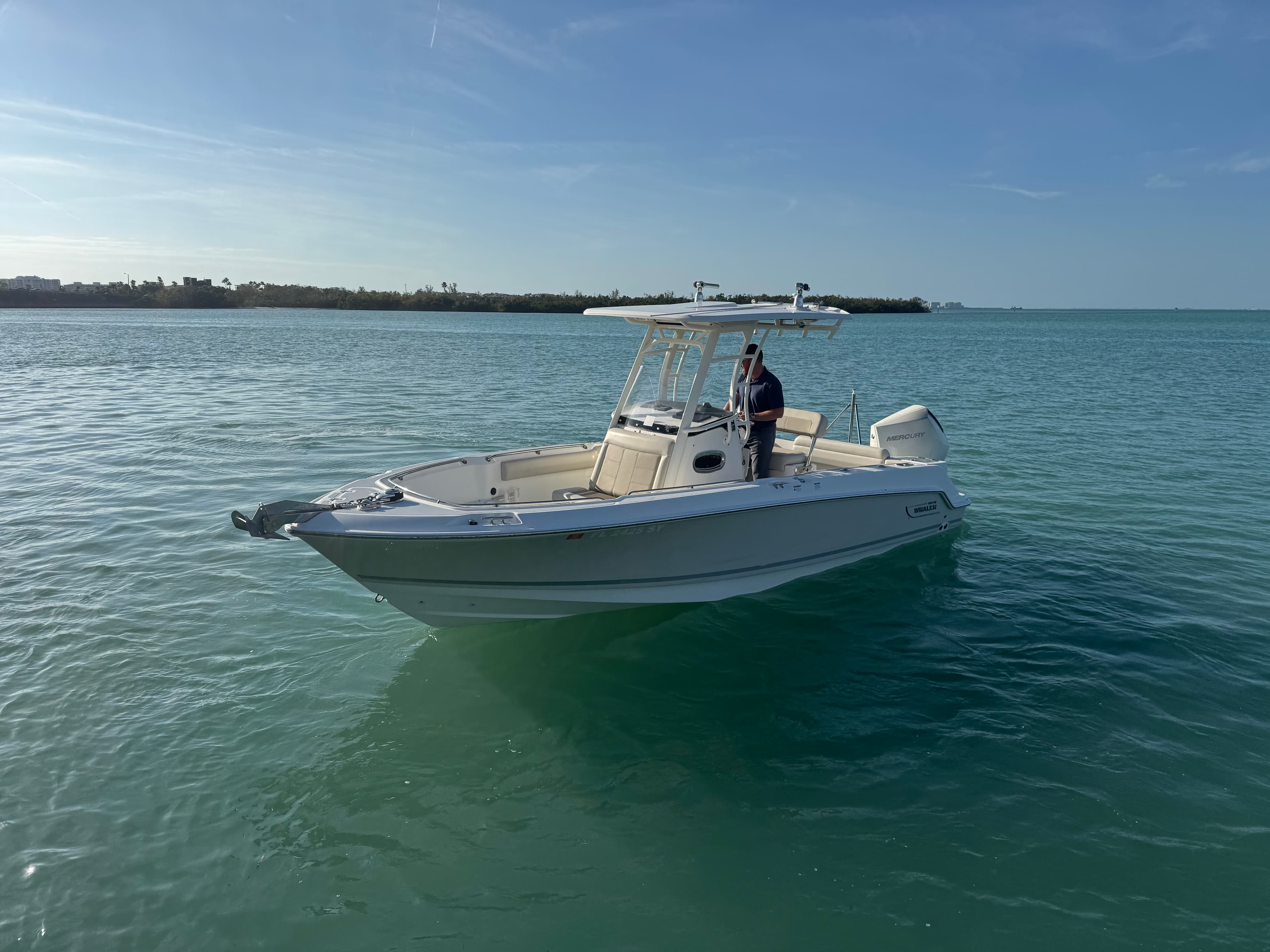 2021 Boston Whaler 230 Outrage zum Verkauf in Sarasota, FL Center Console 3