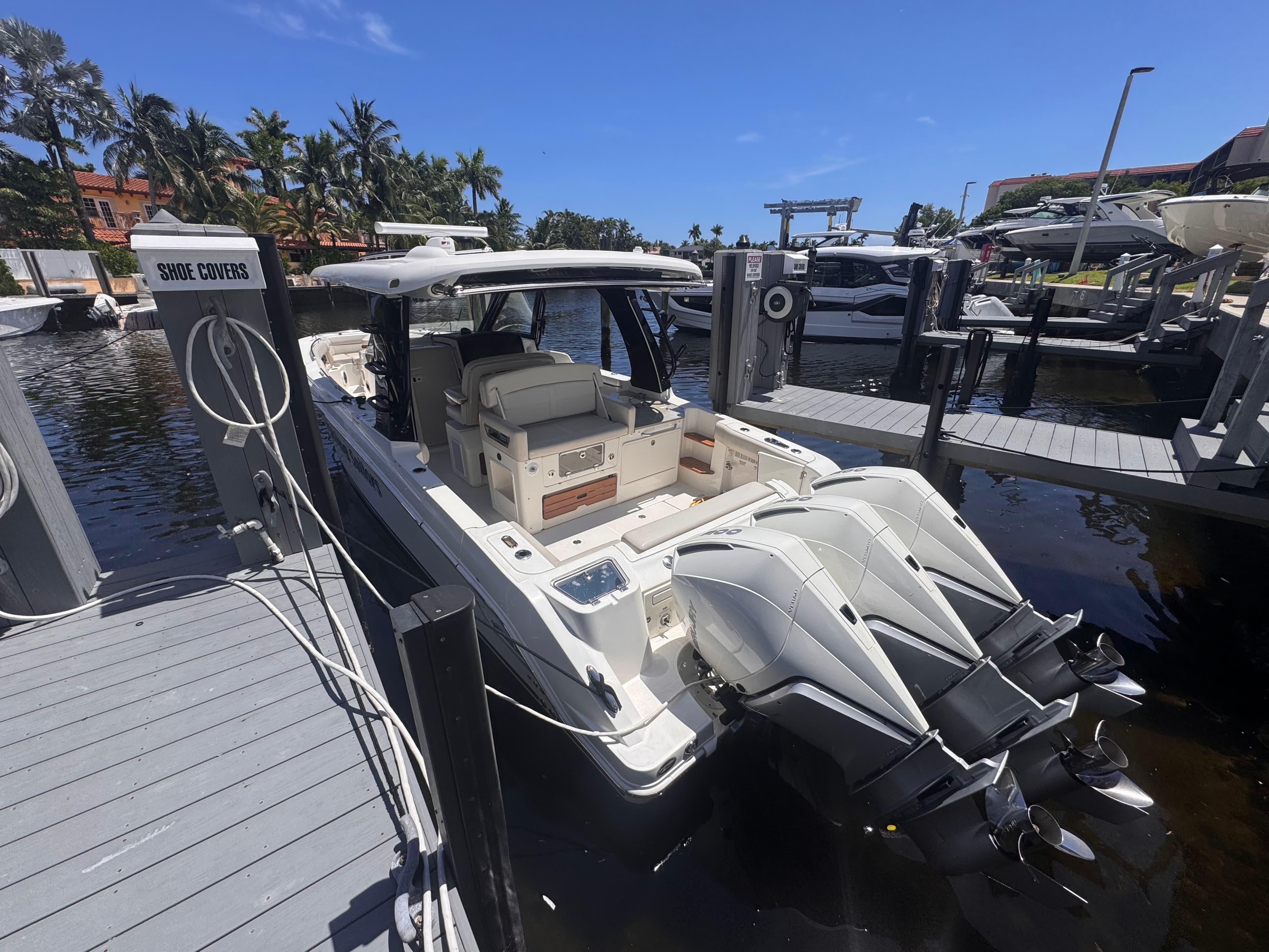 2023 Boston Whaler 350 Realm zum Verkauf in Pompano Beach, Florida Bowrider 3