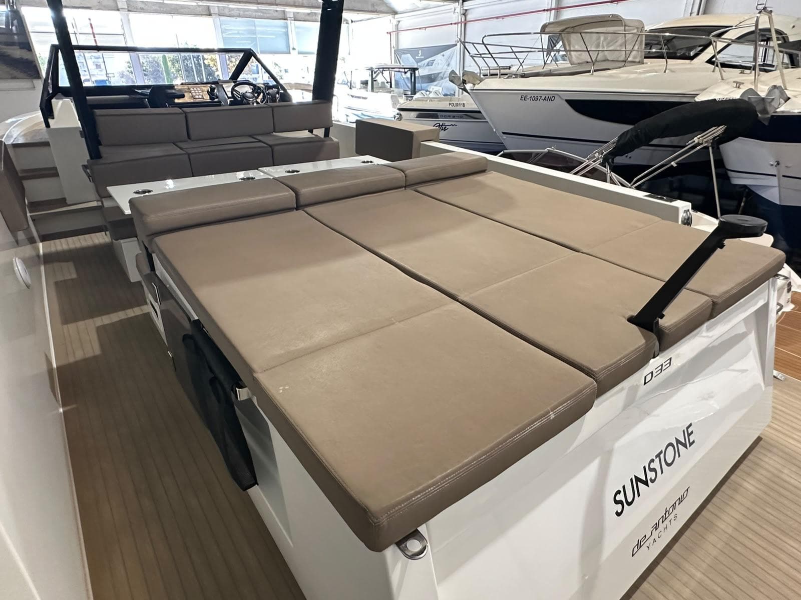 2018 De Antonio Yachts D33 CRUISER for Sale in L'Escala, ES Express Cruiser 2