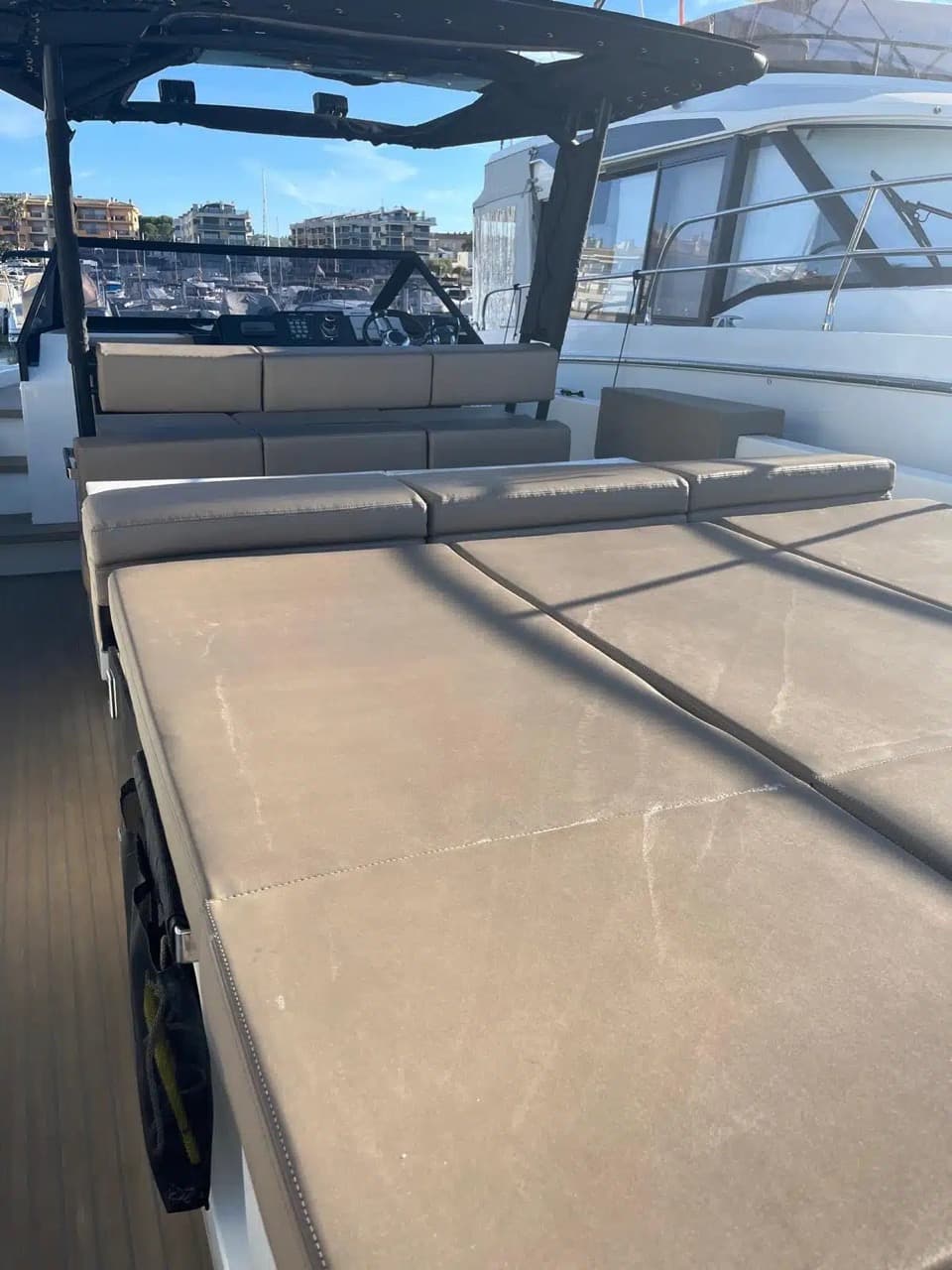 2018 De Antonio Yachts D33 CRUISER for Sale in L'Escala, ES Express Cruiser 3