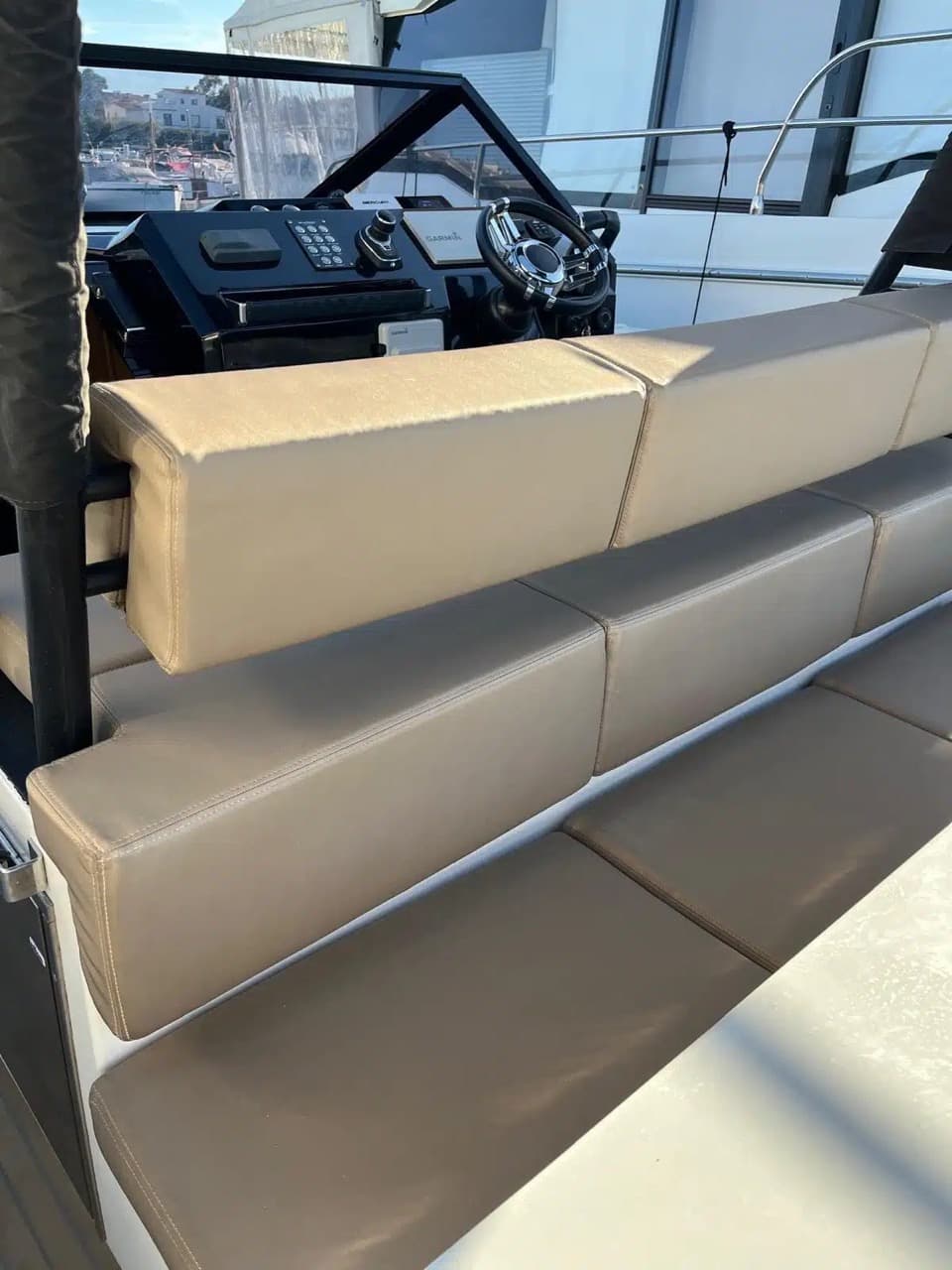 2018 De Antonio Yachts D33 CRUISER for Sale in L'Escala, ES Express Cruiser 4