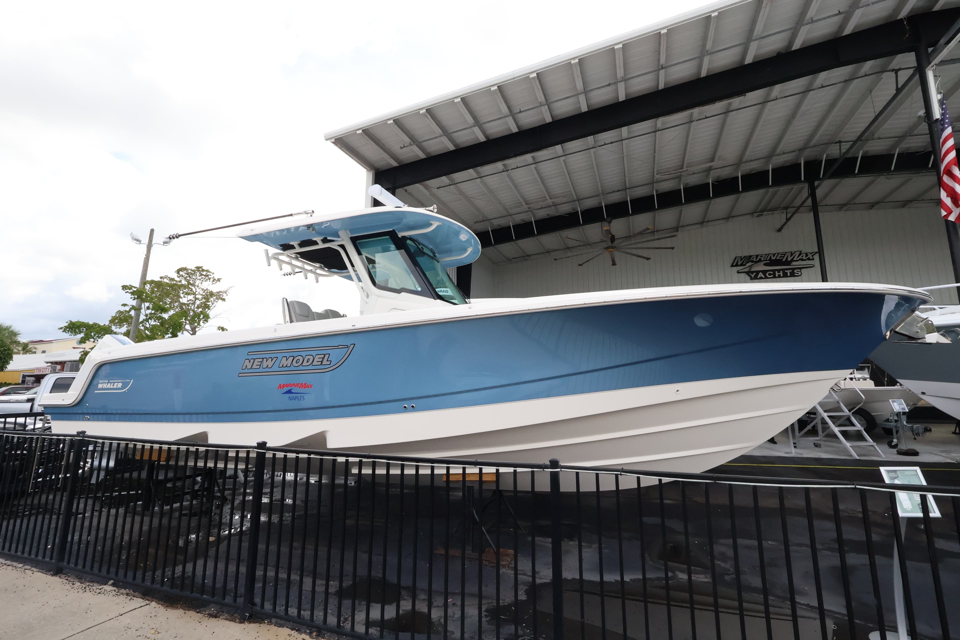 2026 Boston Whaler 330 Outrage zum Verkauf in Naples, Florida Center Console