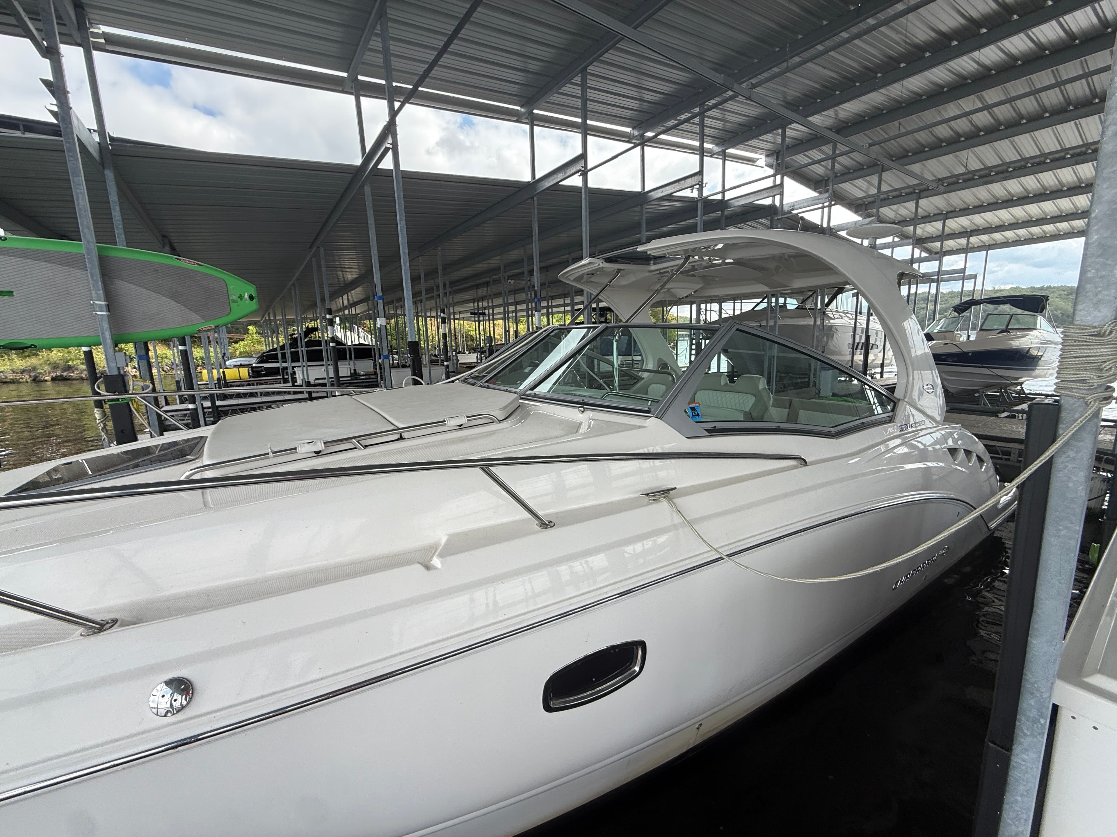 2015 Chaparral 330 Signature zum Verkauf in Lake Ozark, MO Express Cruiser 2
