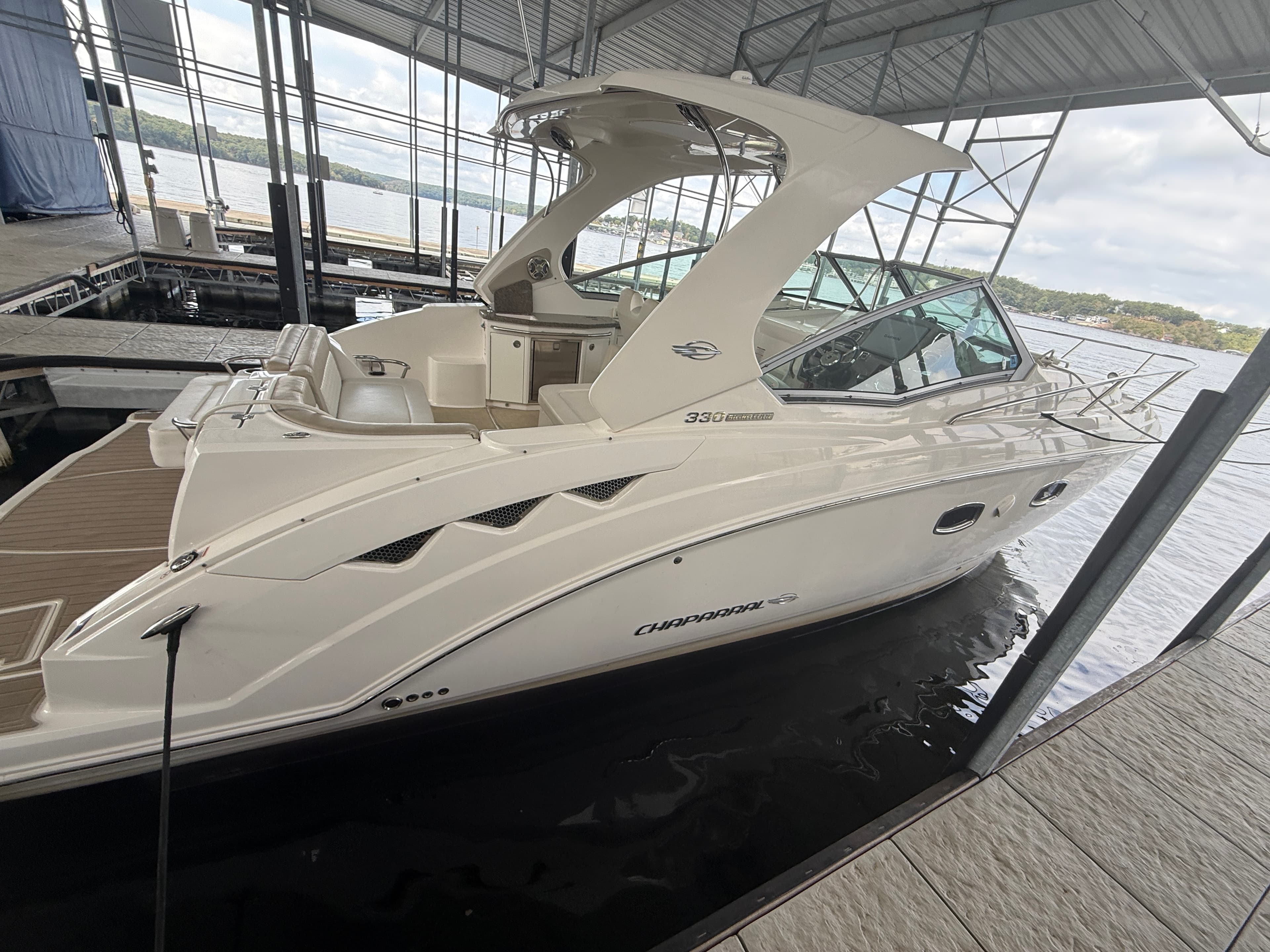 2015 Chaparral 330 Signature zum Verkauf in Lake Ozark, MO Express Cruiser 3