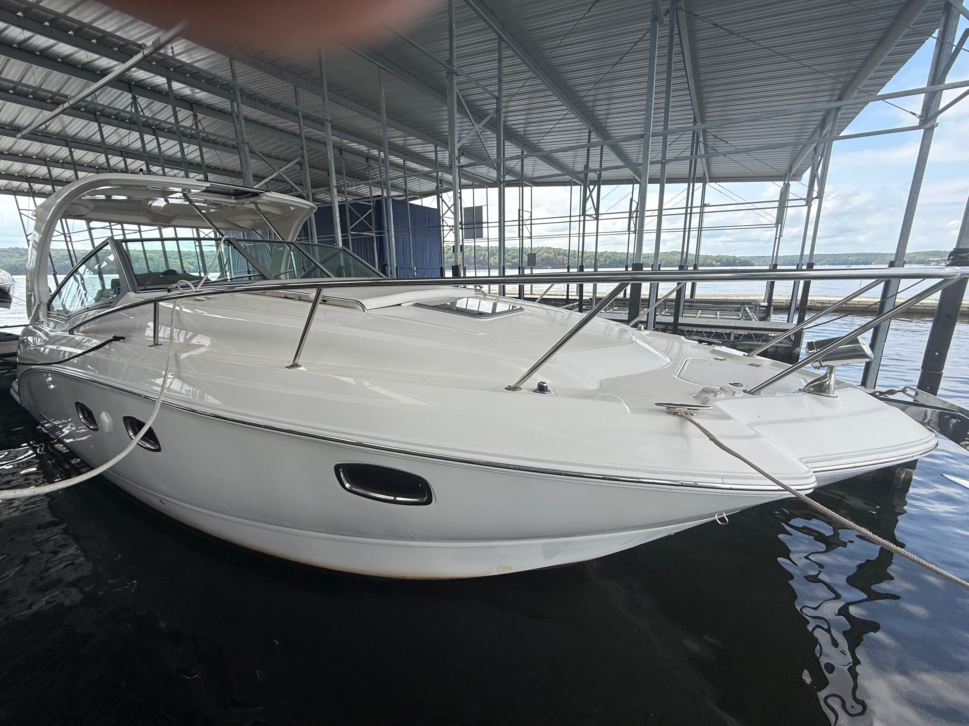 2015 Chaparral 330 Signature zum Verkauf in Lake Ozark, MO Express Cruiser 4