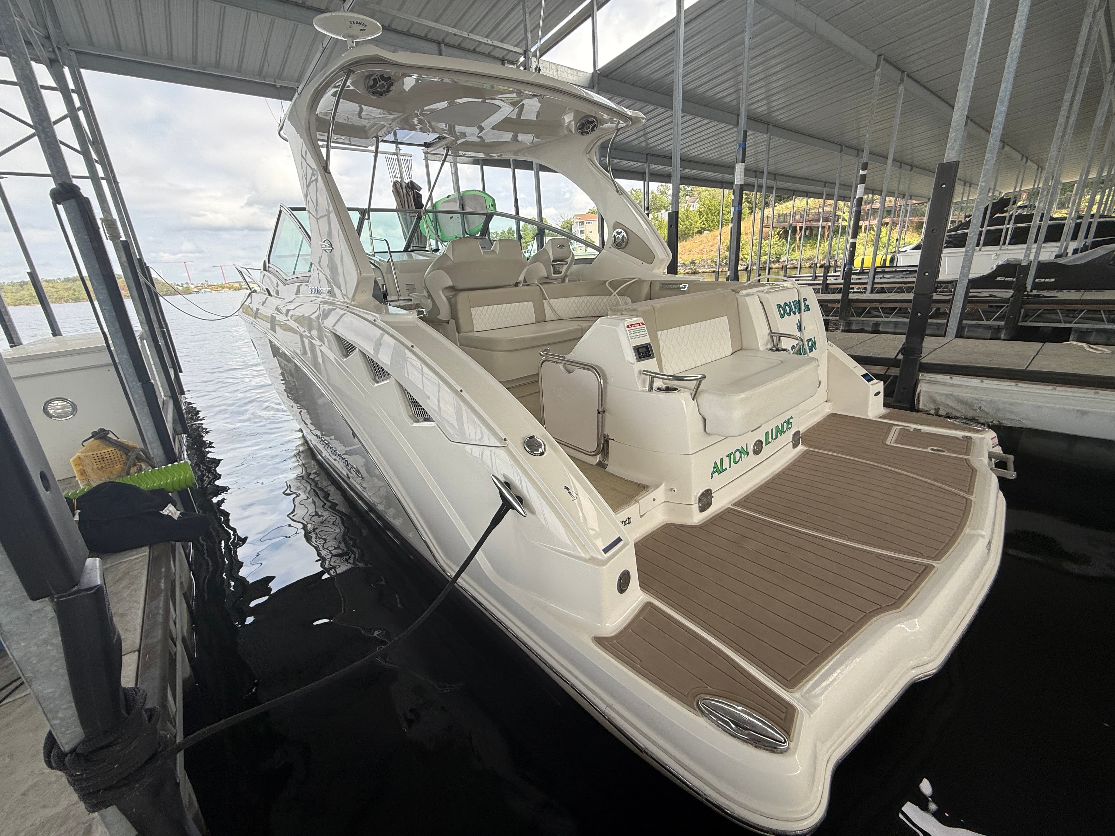 2015 Chaparral 330 Signature zum Verkauf in Lake Ozark, MO Express Cruiser 5