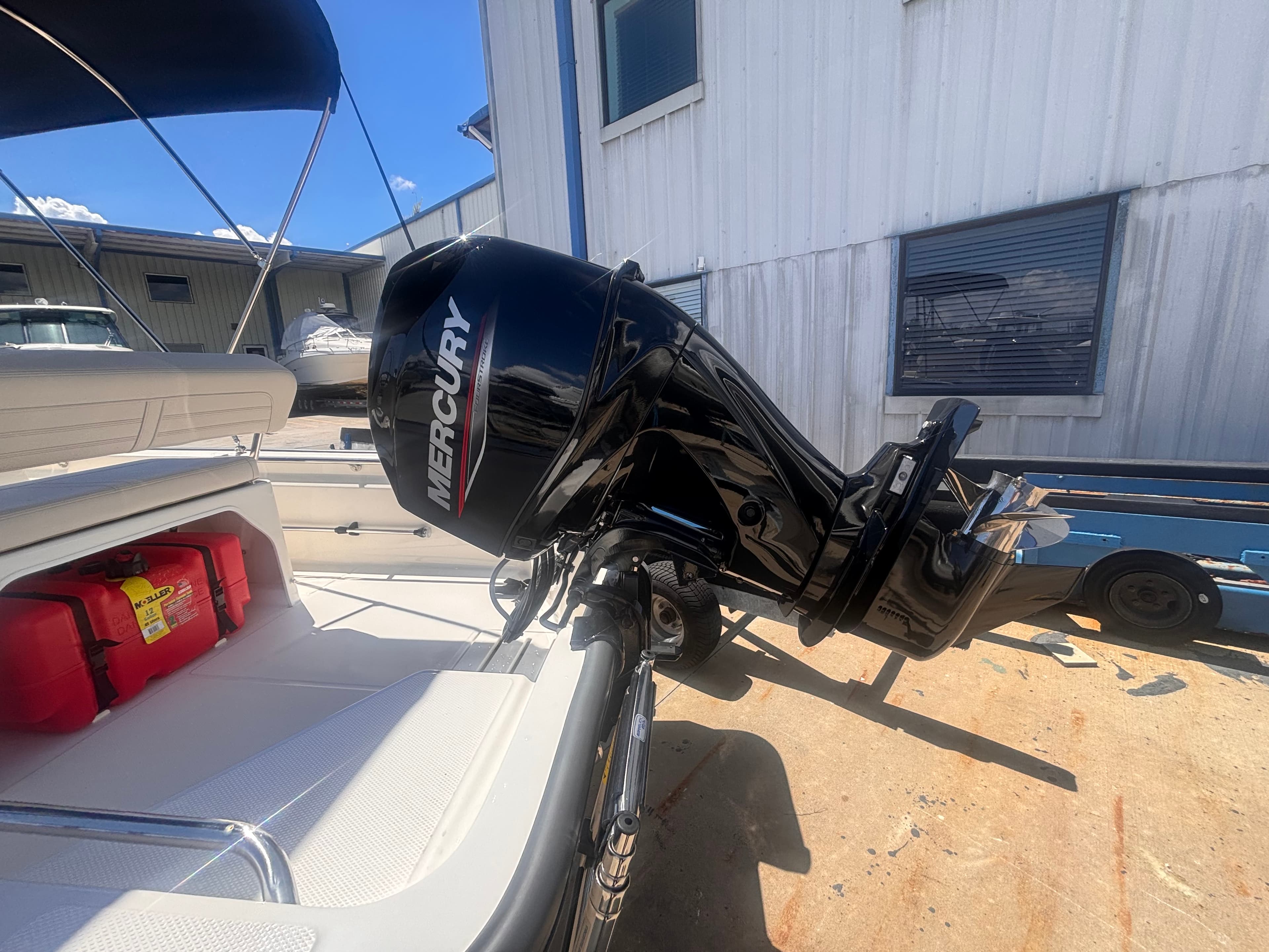 2027 Boston Whaler 150 Montauk te koop in Clearwater, Florida Center Console 3