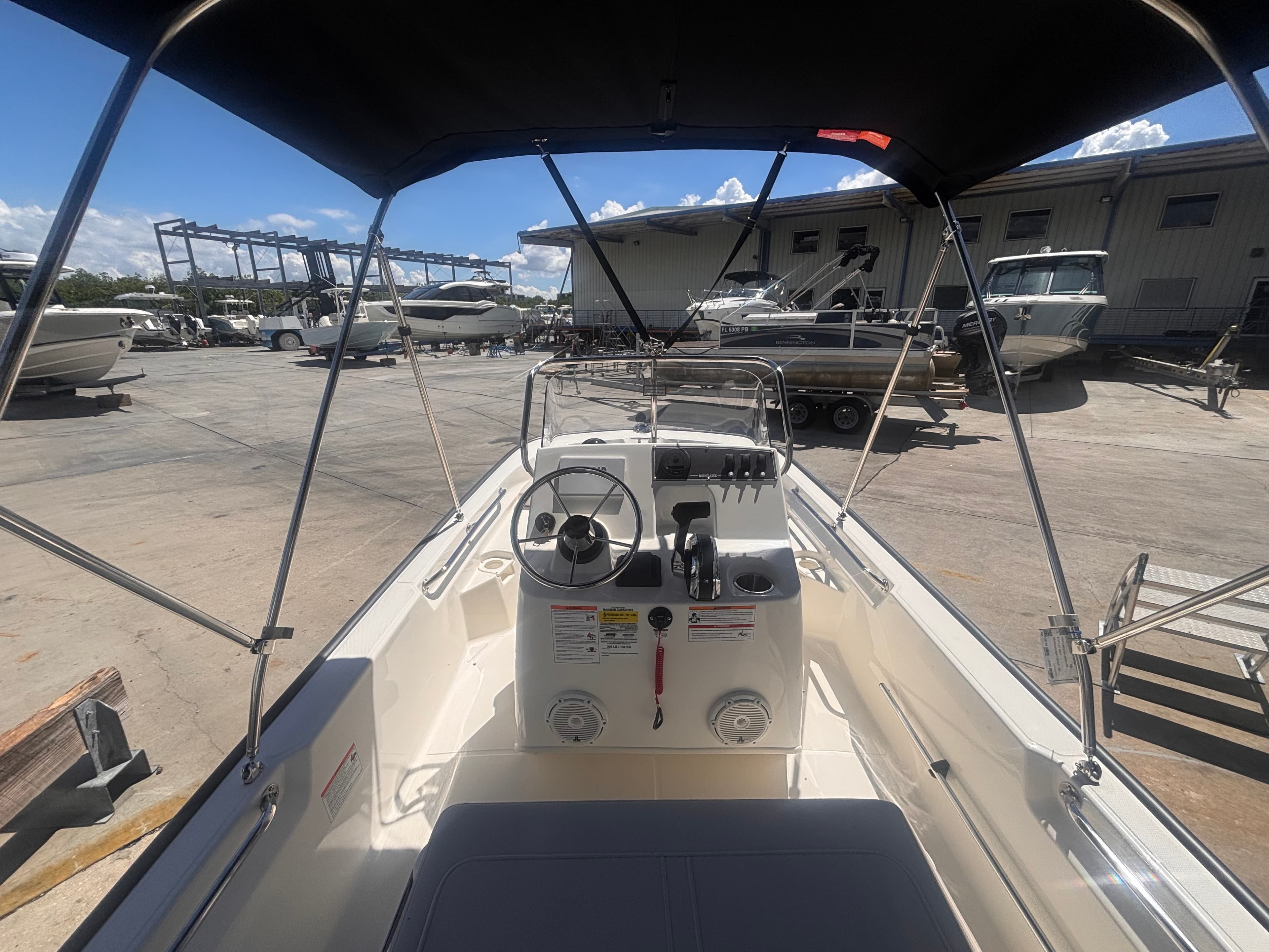 2027 Boston Whaler 150 Montauk te koop in Clearwater, Florida Center Console 4