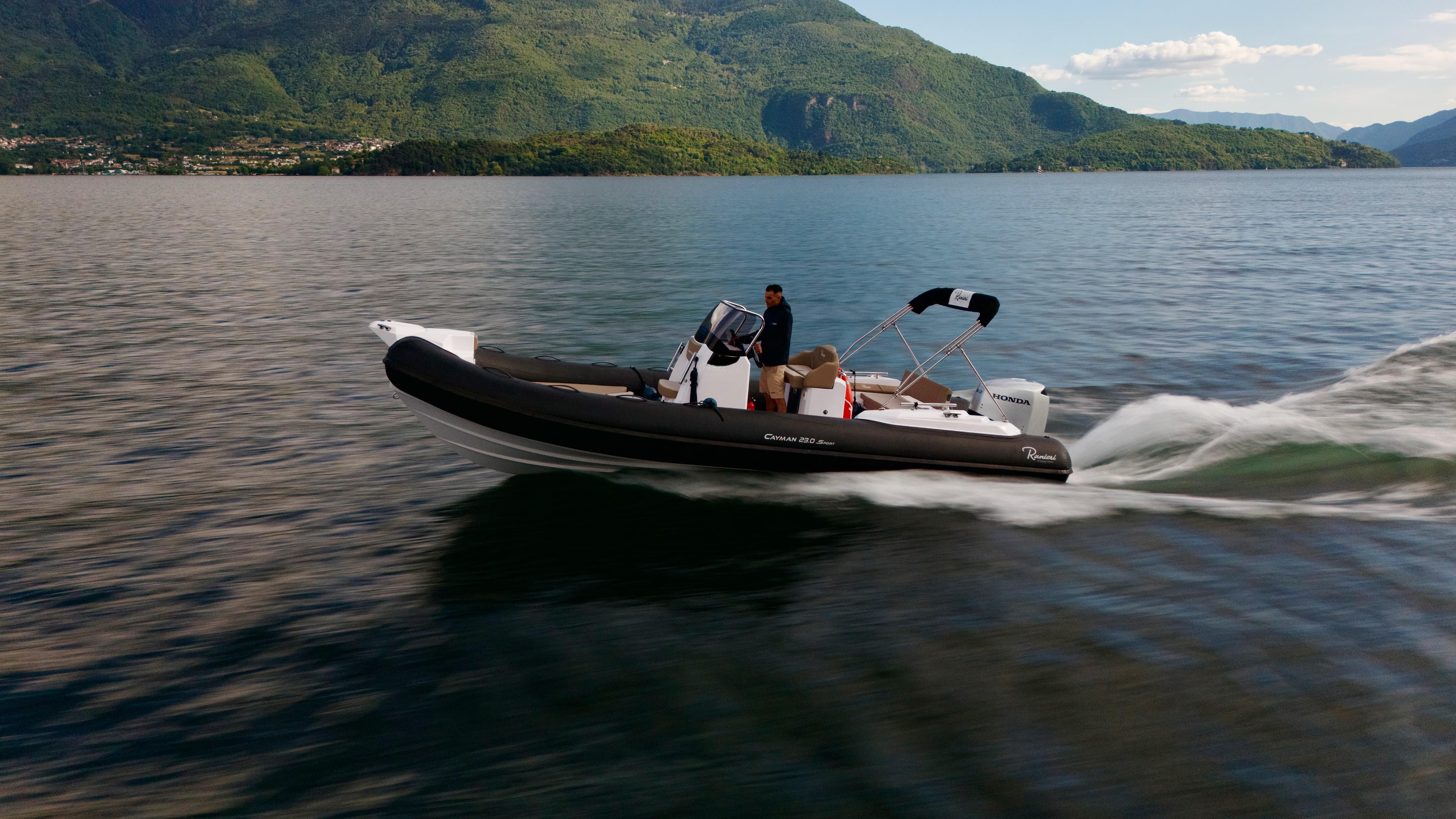 2025 Ranieri International Cayman 23 Sport Touring zum Verkauf in Lake Como, IT RIB (Rigid Inflatable)