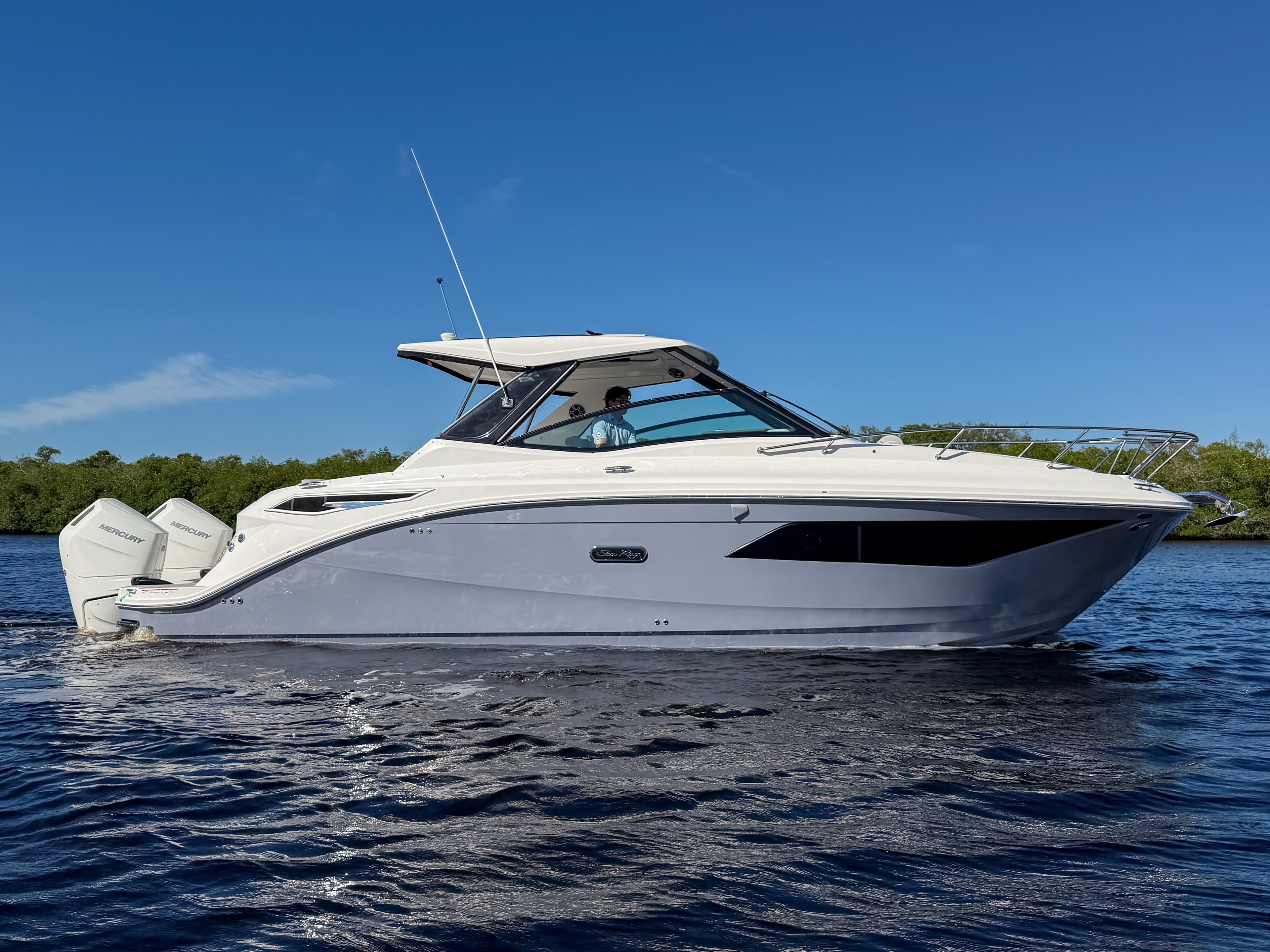 2027 Sea Ray Sundancer 320 Outboard in vendita a Fort Myers, FL Express Cruiser
