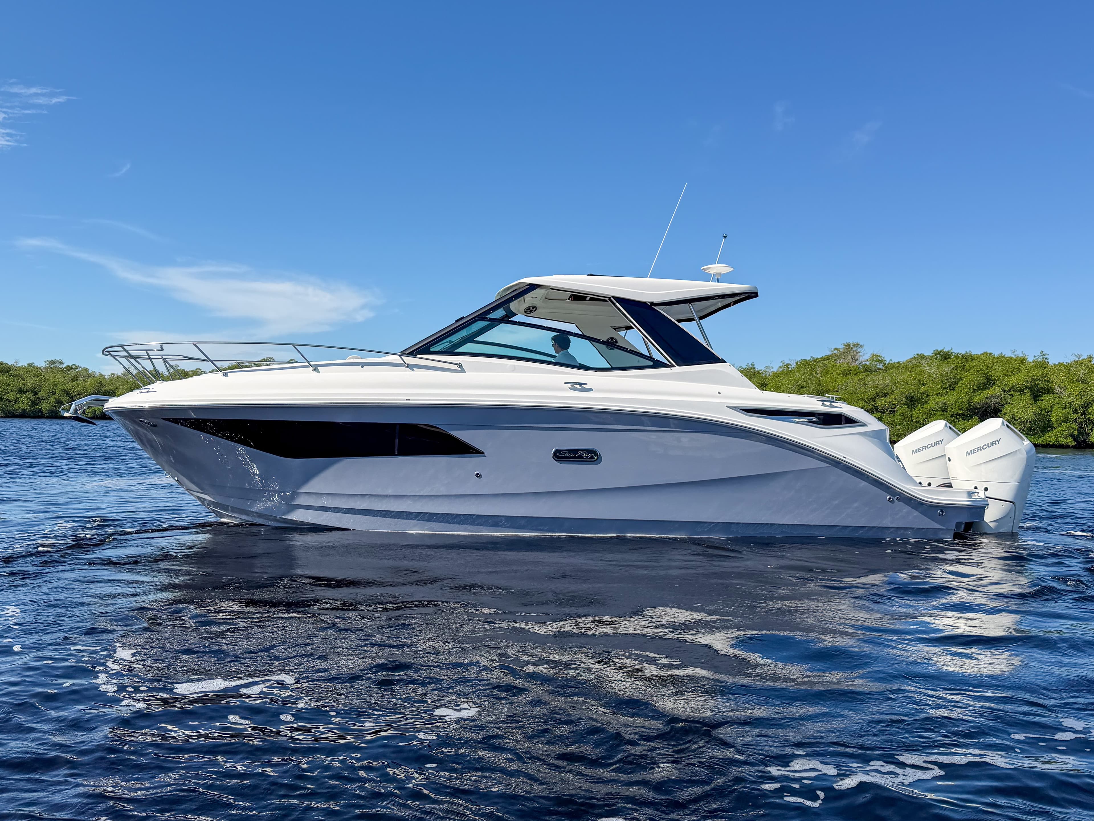 2027 Sea Ray Sundancer 320 Outboard in vendita a Fort Myers, FL Express Cruiser 5