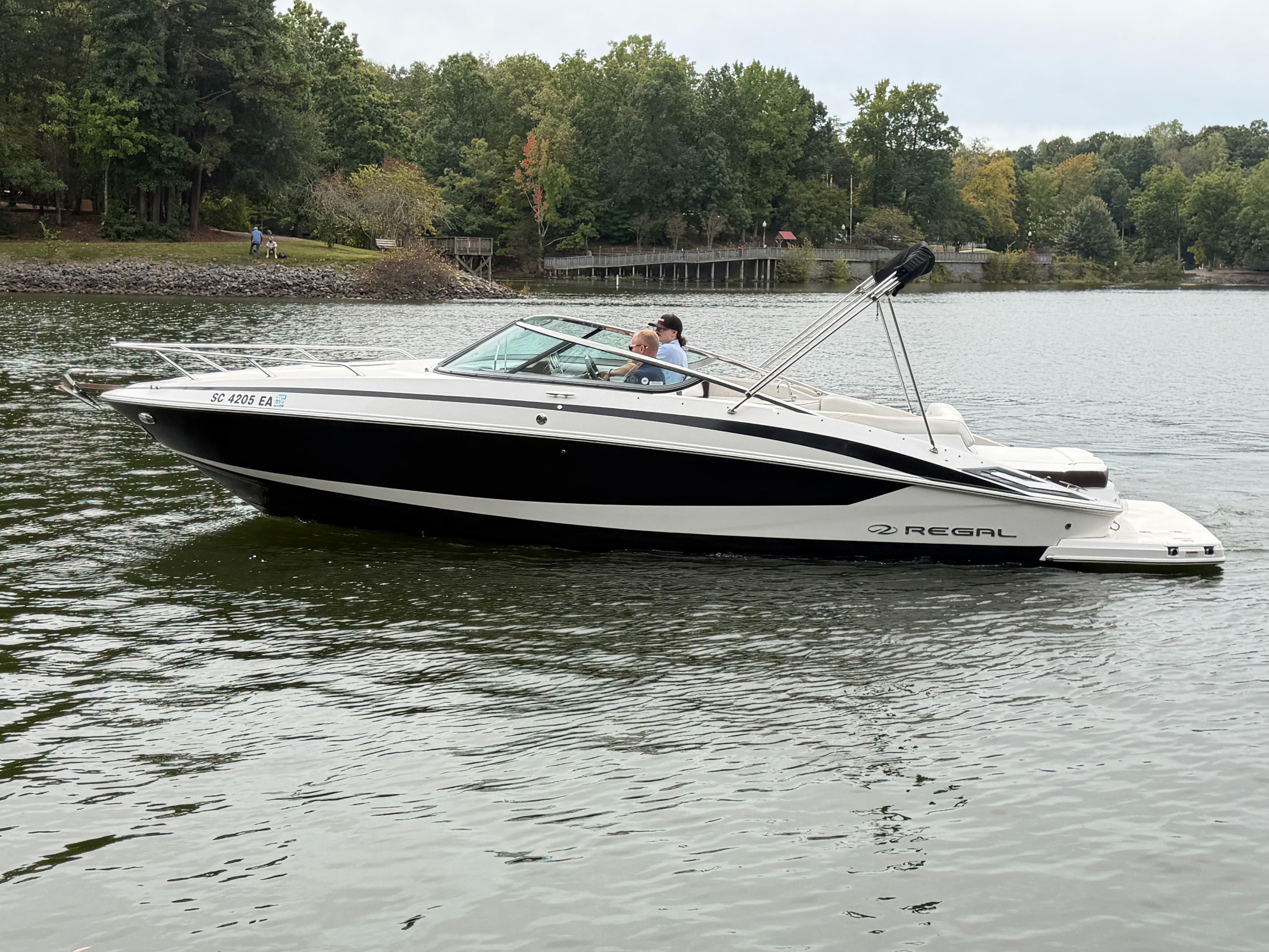 2017 Regal 2550 zum Verkauf in Lake Wylie, SC Cuddy Cabin 3