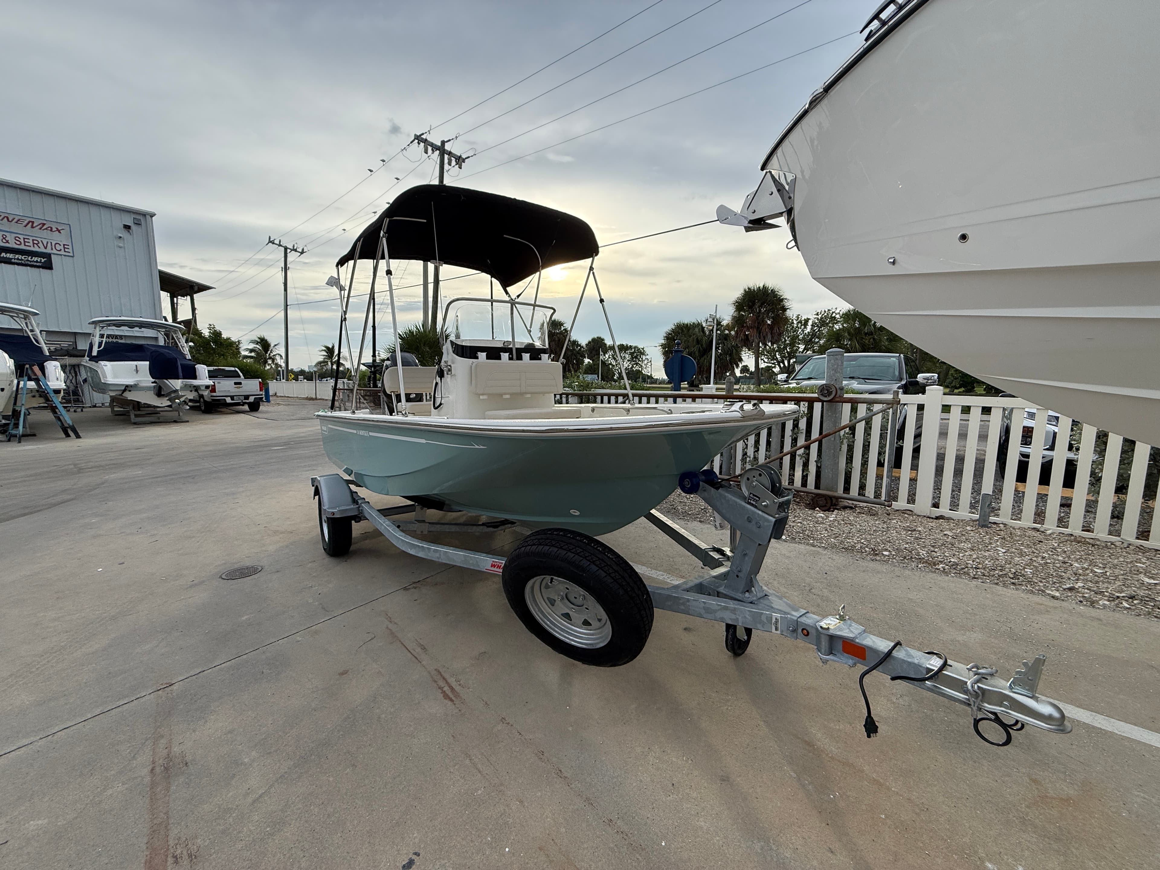 2027 Boston Whaler 150 Montauk zum Verkauf in Sarasota, FL Center Console 2