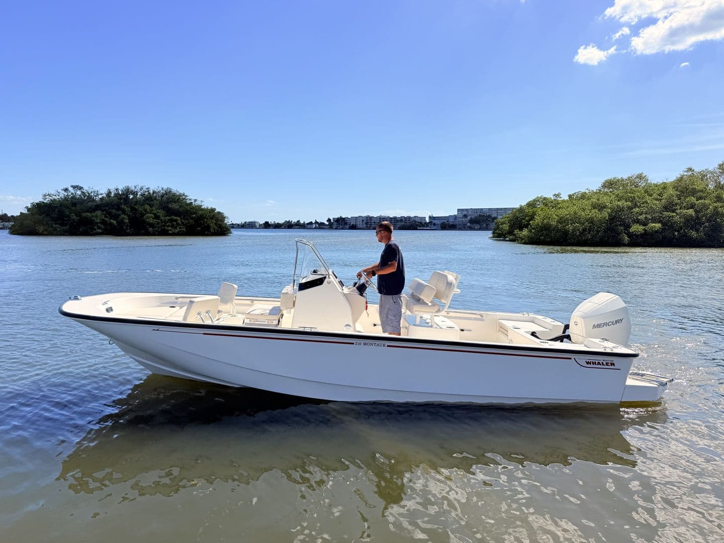2027 Boston Whaler 210 Montauk for Sale in St Petersburg, FL Center Console