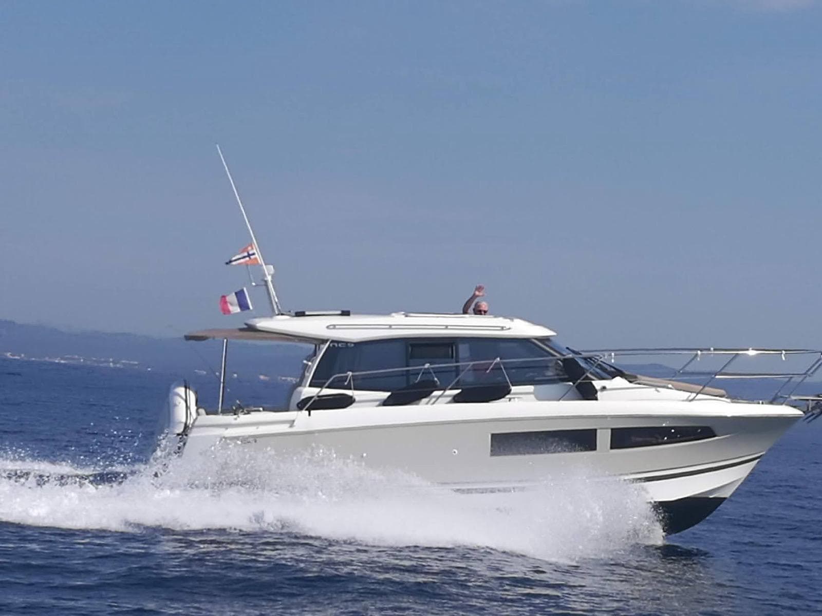 2017 Jeanneau NC 9 for Sale in MARSEILLE, Bouches-du-Rhône Pilothouse