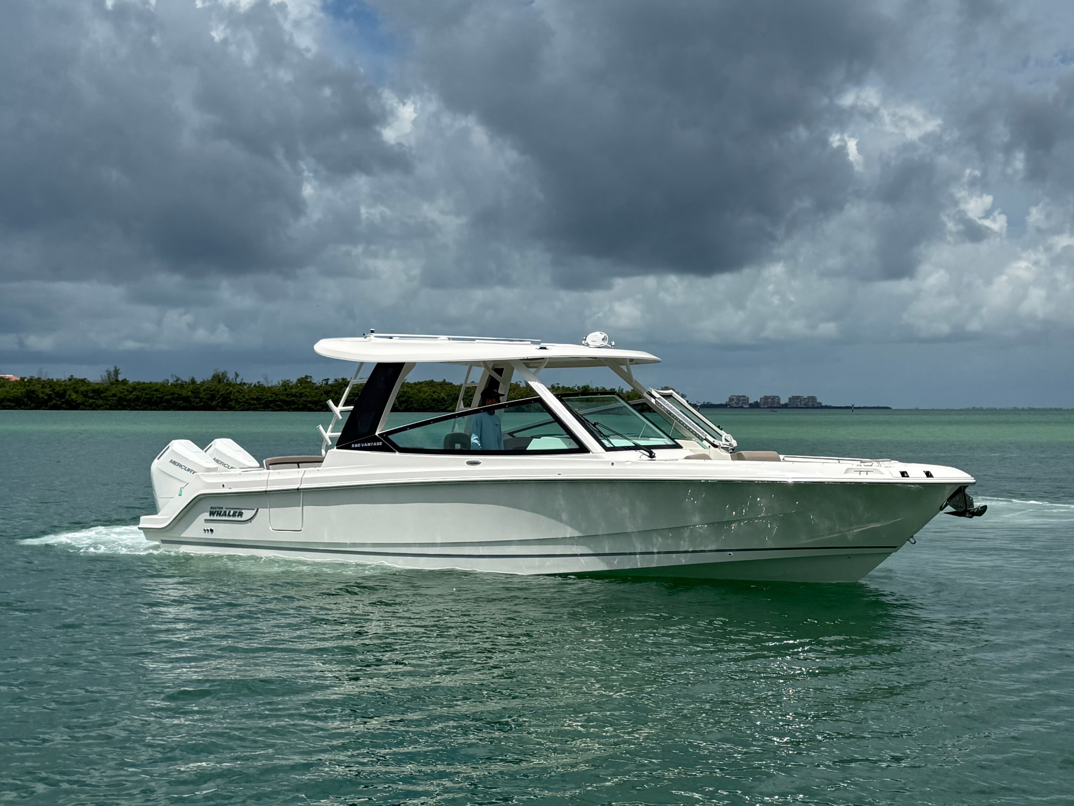 2027 Boston Whaler 330 Vantage zum Verkauf in Sarasota, FL Dual Console 4