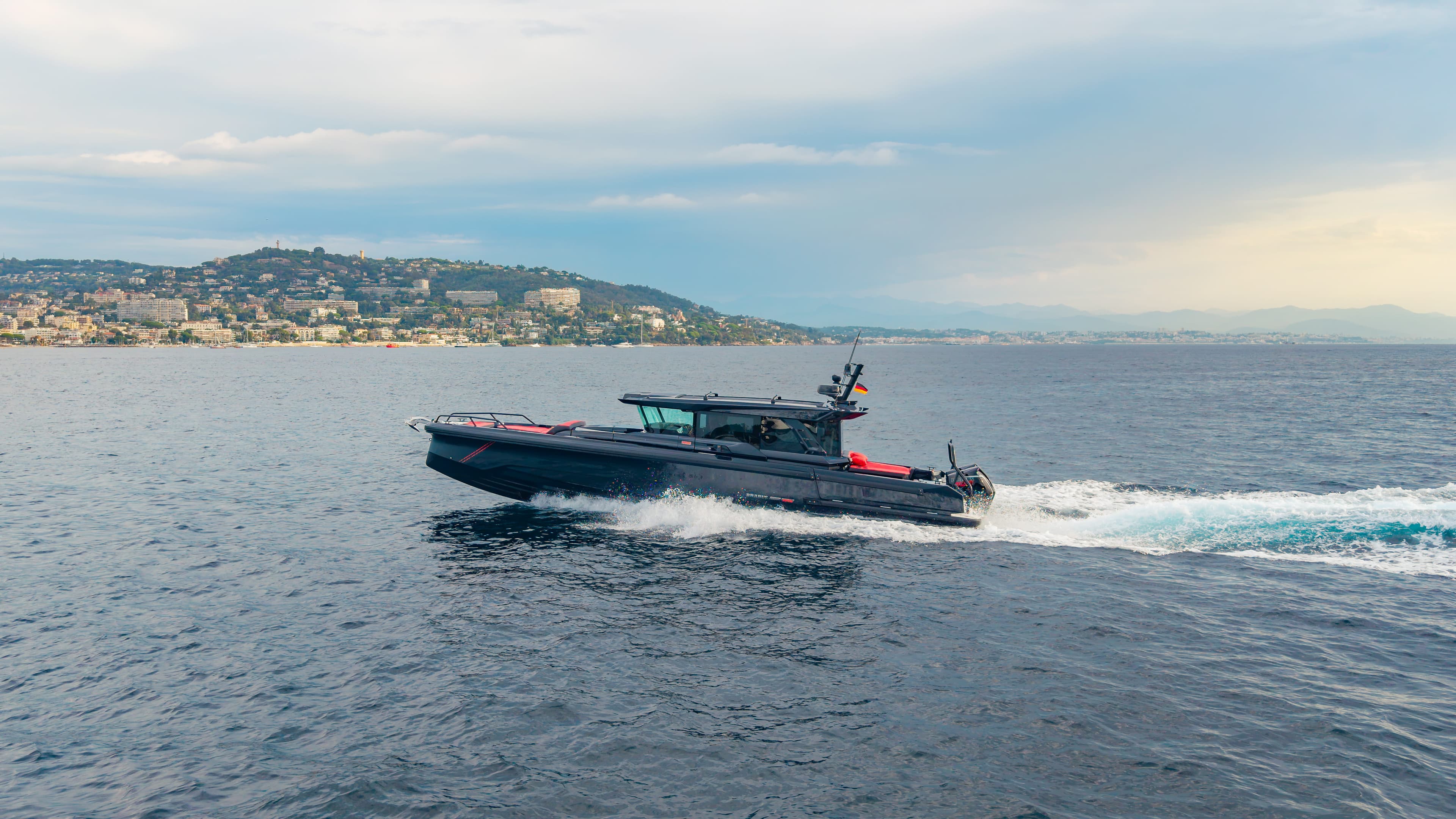 2027 Brabus Marine Shadow 1000 XC Cross Cabin Signature Edition te koop in San Diego, California Motor Yacht 4