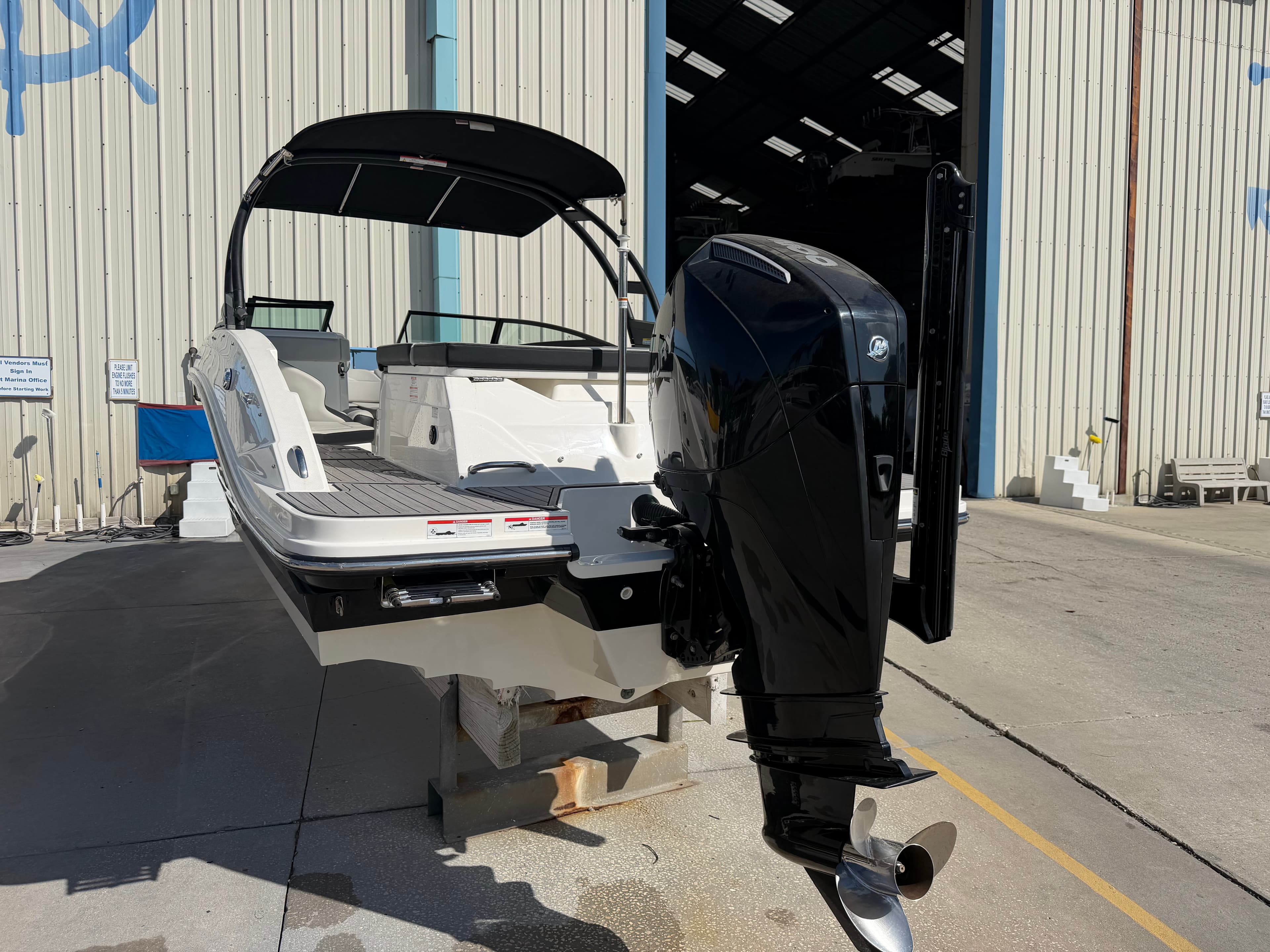 2022 Sea Ray SPX 230 Outboard in vendita a St Petersburg, FL Bowrider 4