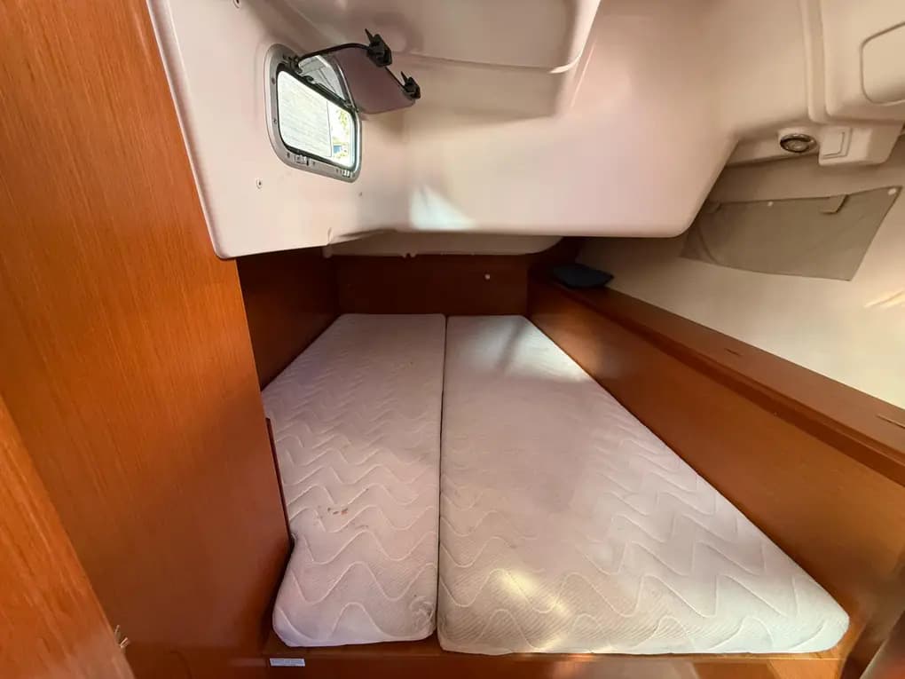 2008 Beneteau Oceanis 40 for Sale in Altea, ES Sloop 3