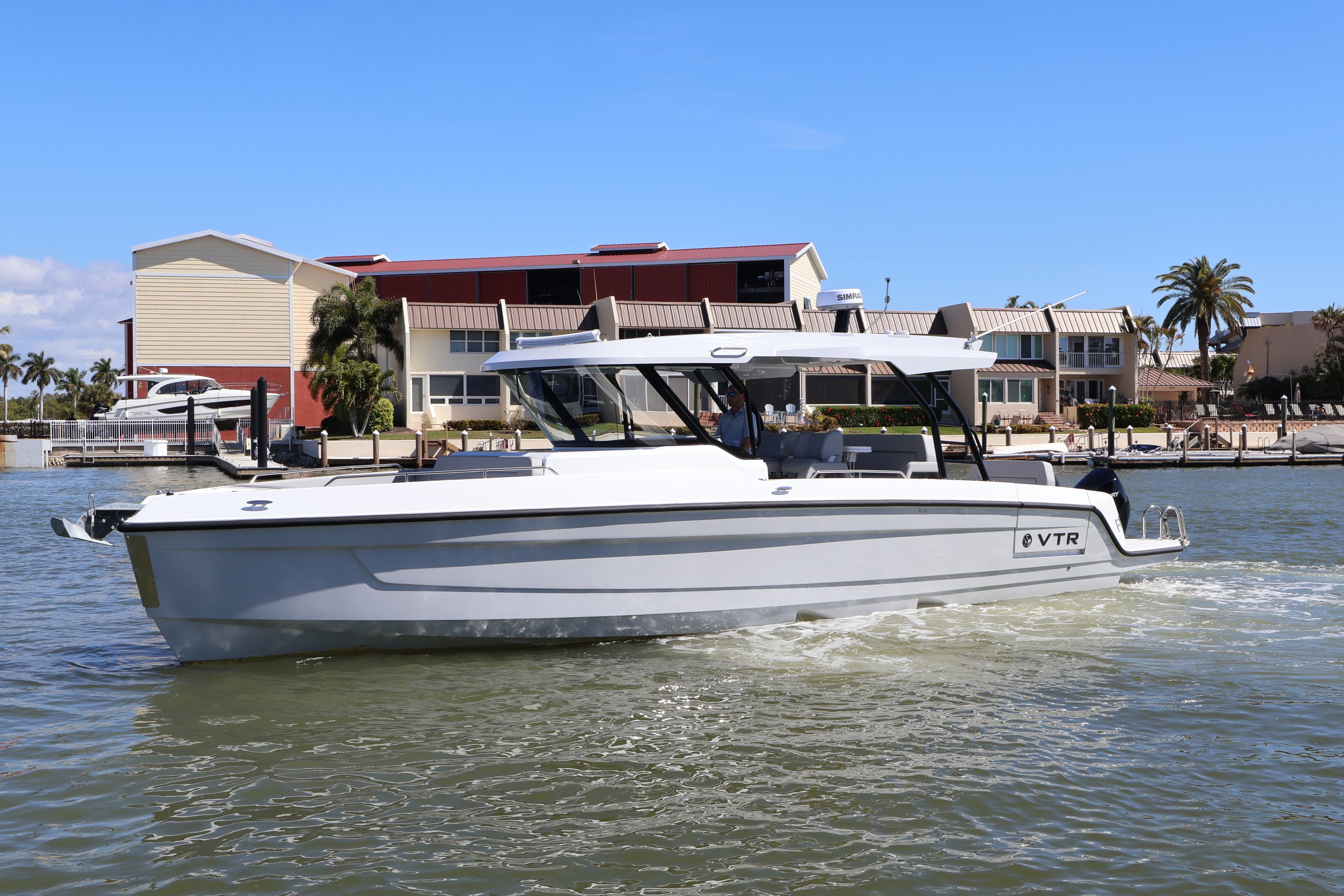 2026 Cruisers Yachts 38 VTR a la venta en Naples, Florida Sport Cruiser 2
