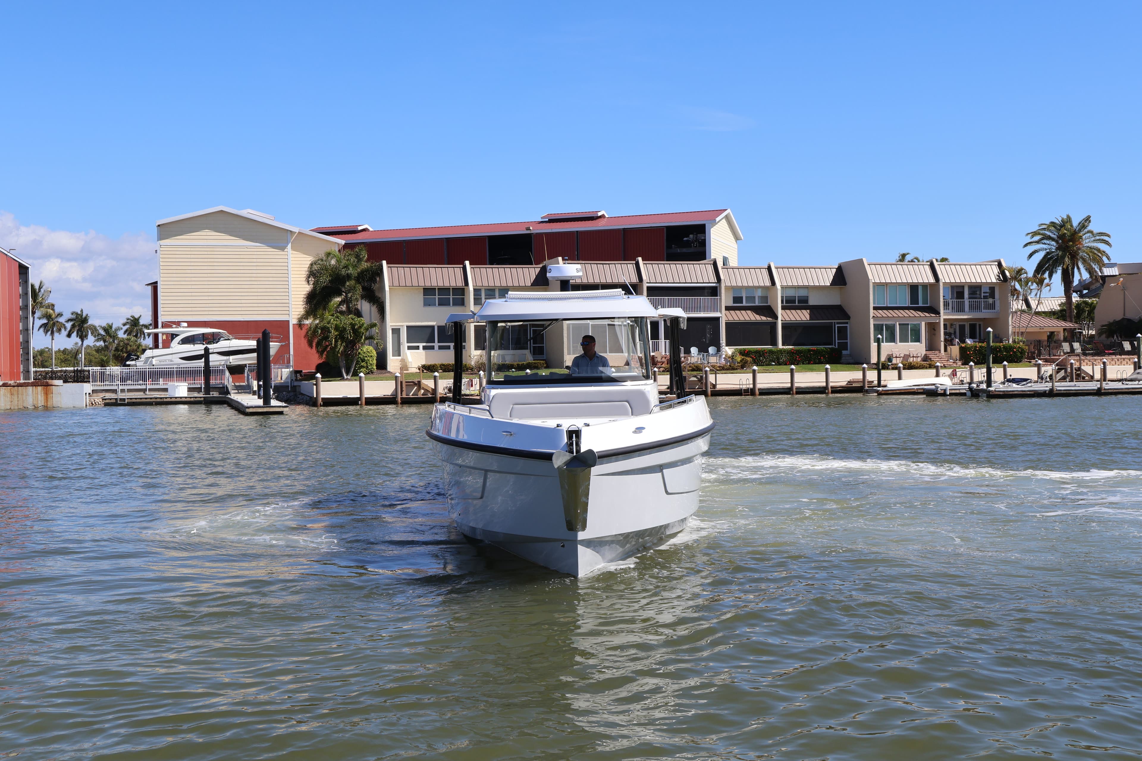 2026 Cruisers Yachts 38 VTR a la venta en Naples, Florida Sport Cruiser 4
