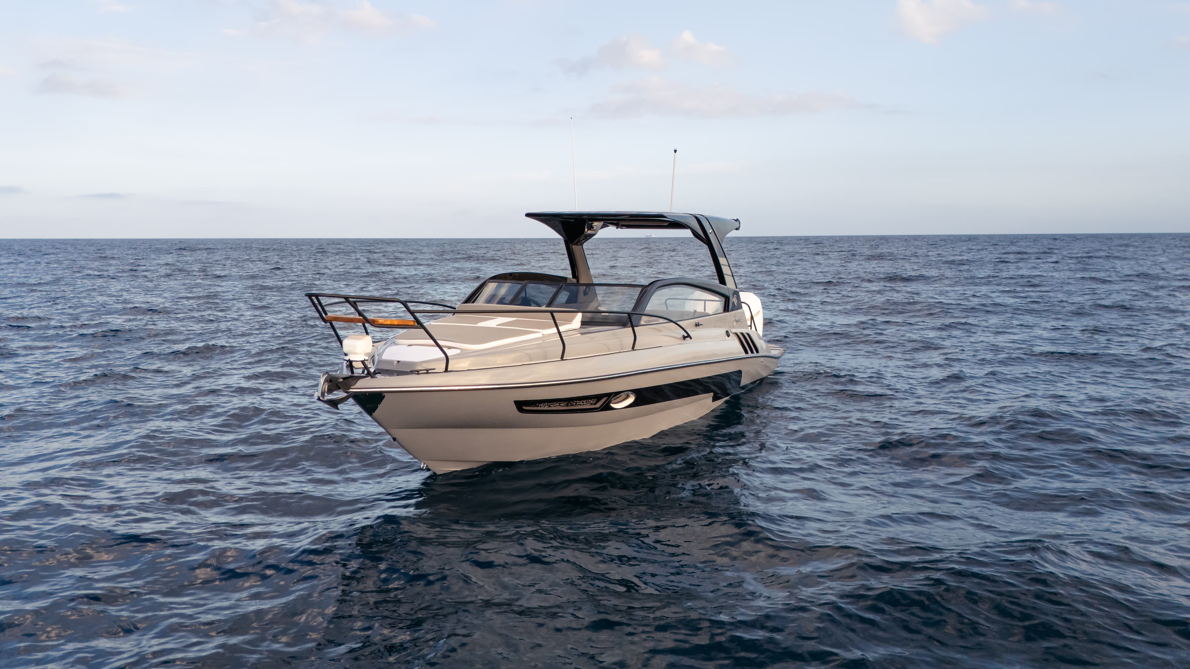 2027 Hanover Yachts 305 zum Verkauf in Newport, Rhode Island Express Cruiser 5