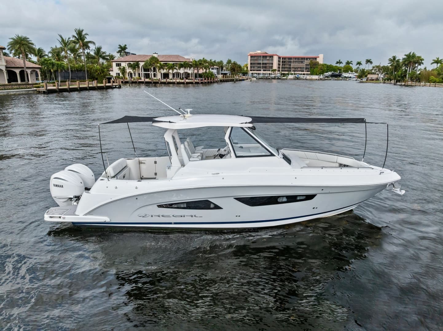 2022 Regal 33 SAV zum Verkauf in Pompano Beach, Florida Center Console