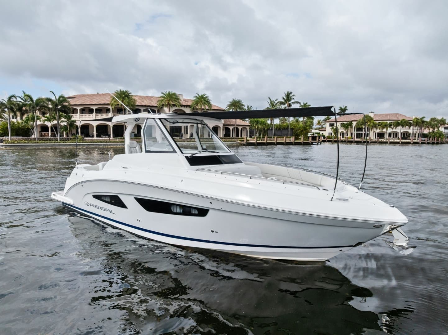 2022 Regal 33 SAV zum Verkauf in Pompano Beach, Florida Center Console 3