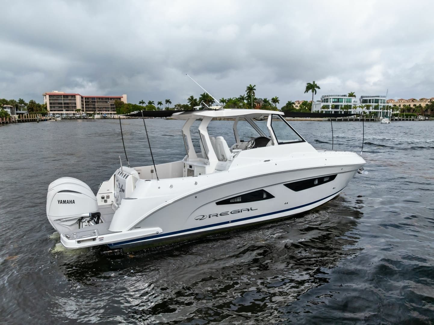 2022 Regal 33 SAV zum Verkauf in Pompano Beach, Florida Center Console 4