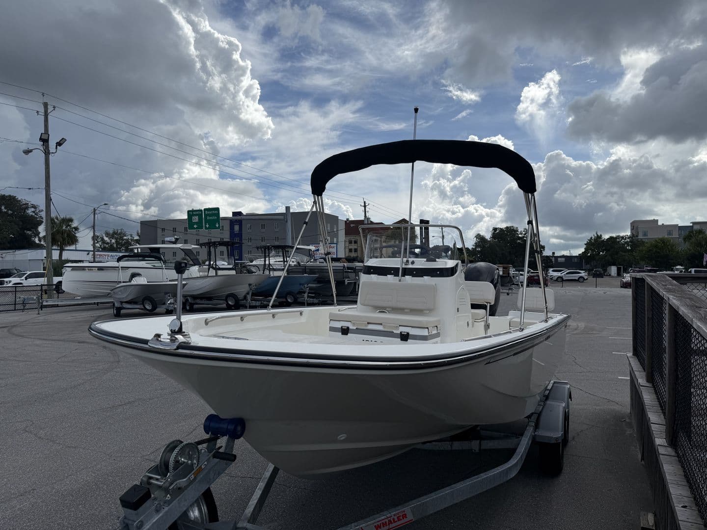 2027 Boston Whaler 190 Montauk zum Verkauf in Fort Walton Beach, Florida Center Console 4