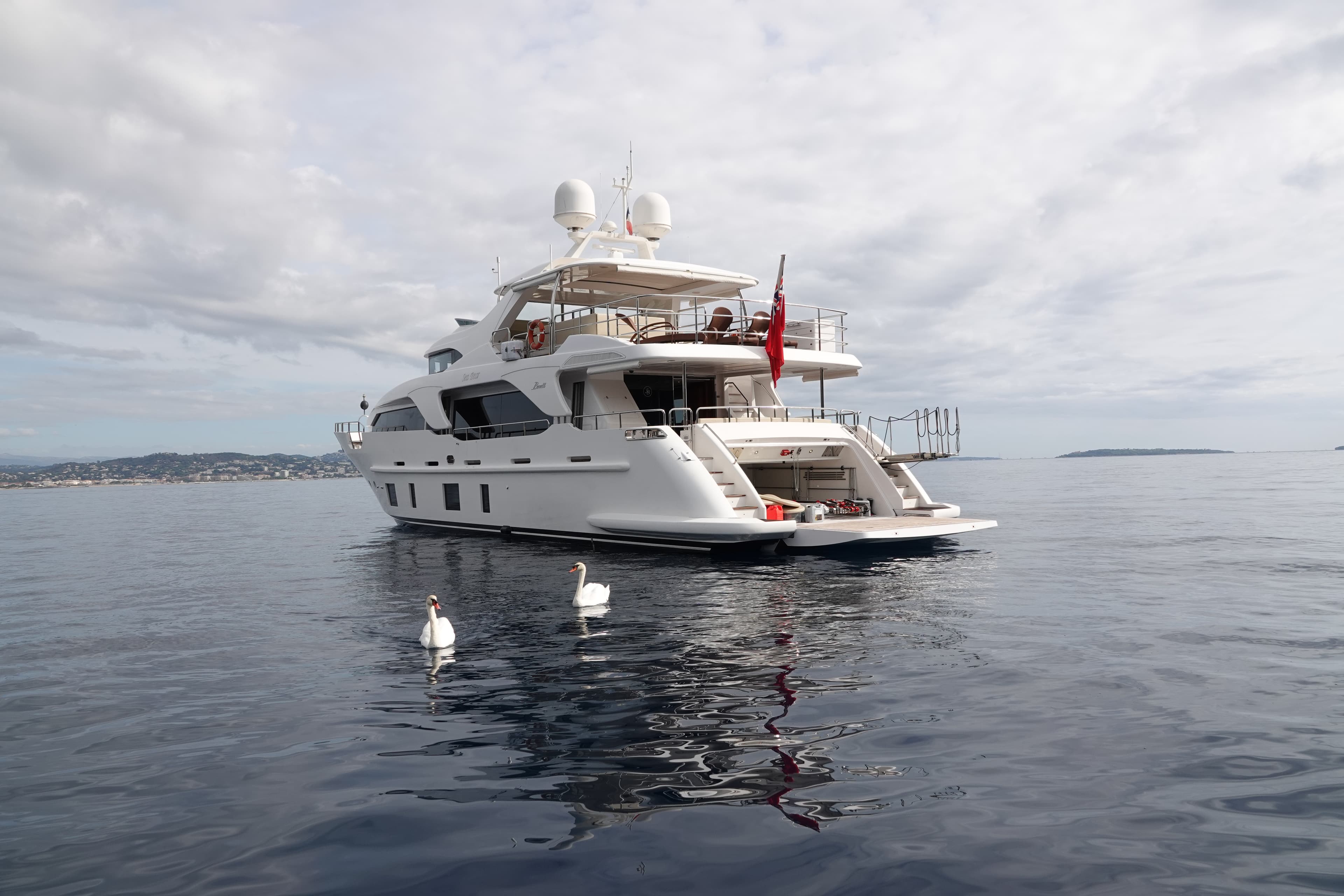2013 Benetti Delfino 93 in vendita a Cannes, FR Motor Yacht 2