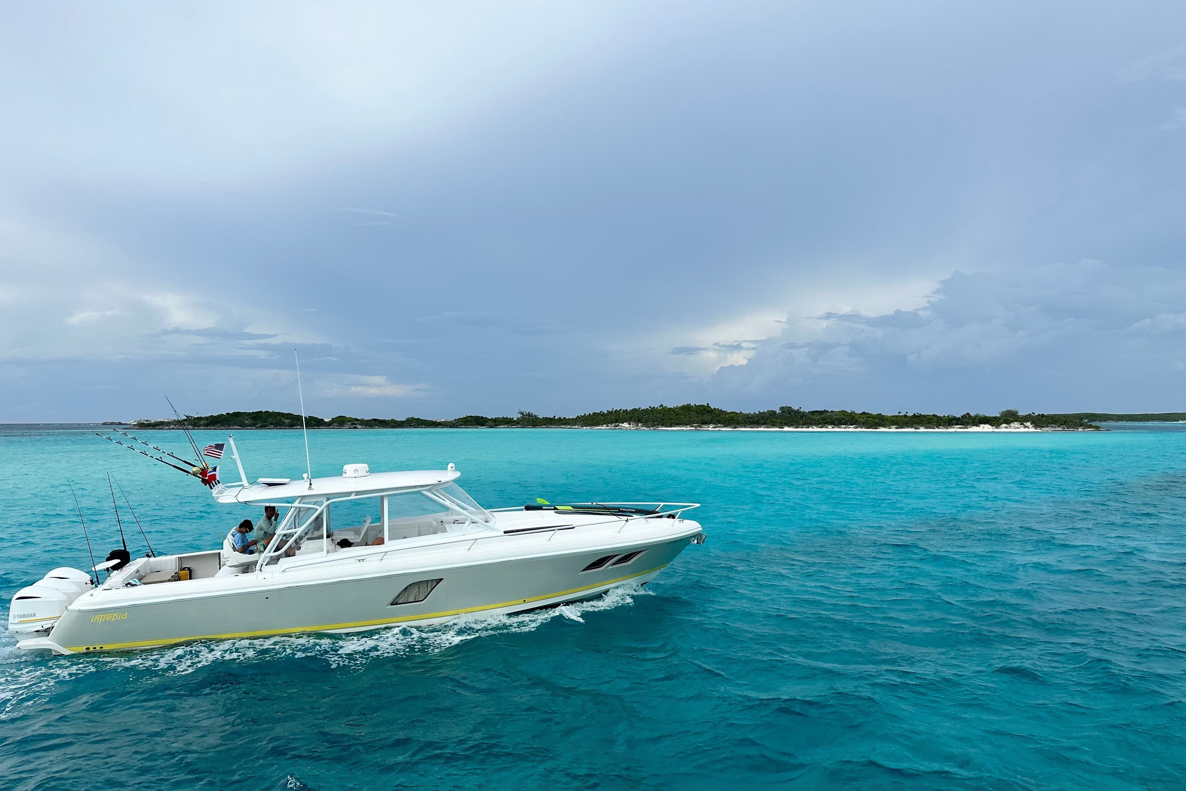 2017 Intrepid Powerboats 407 Cuddy in vendita a Naples, FL Center Console 2