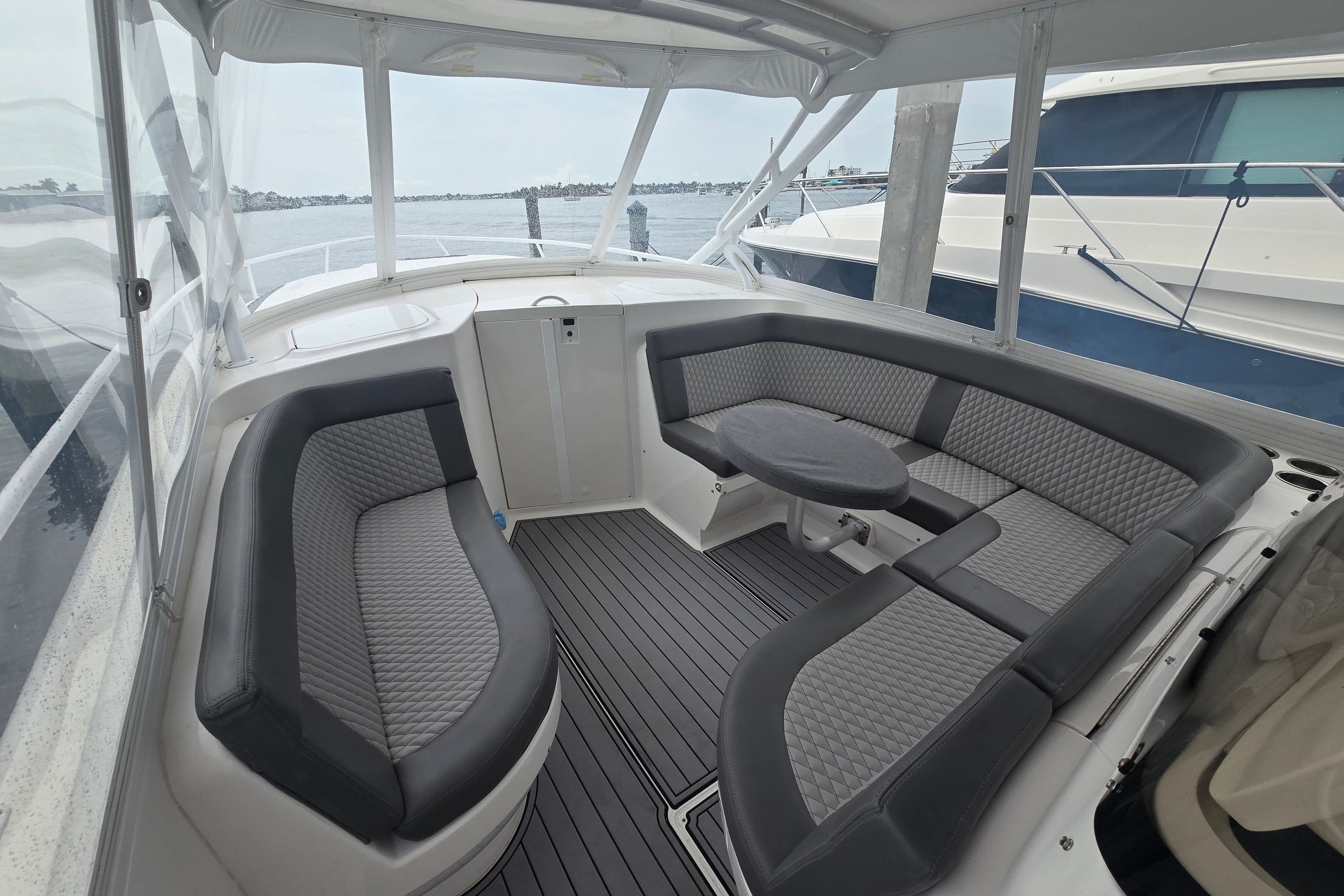 2017 Intrepid Powerboats 407 Cuddy in vendita a Naples, FL Center Console 5
