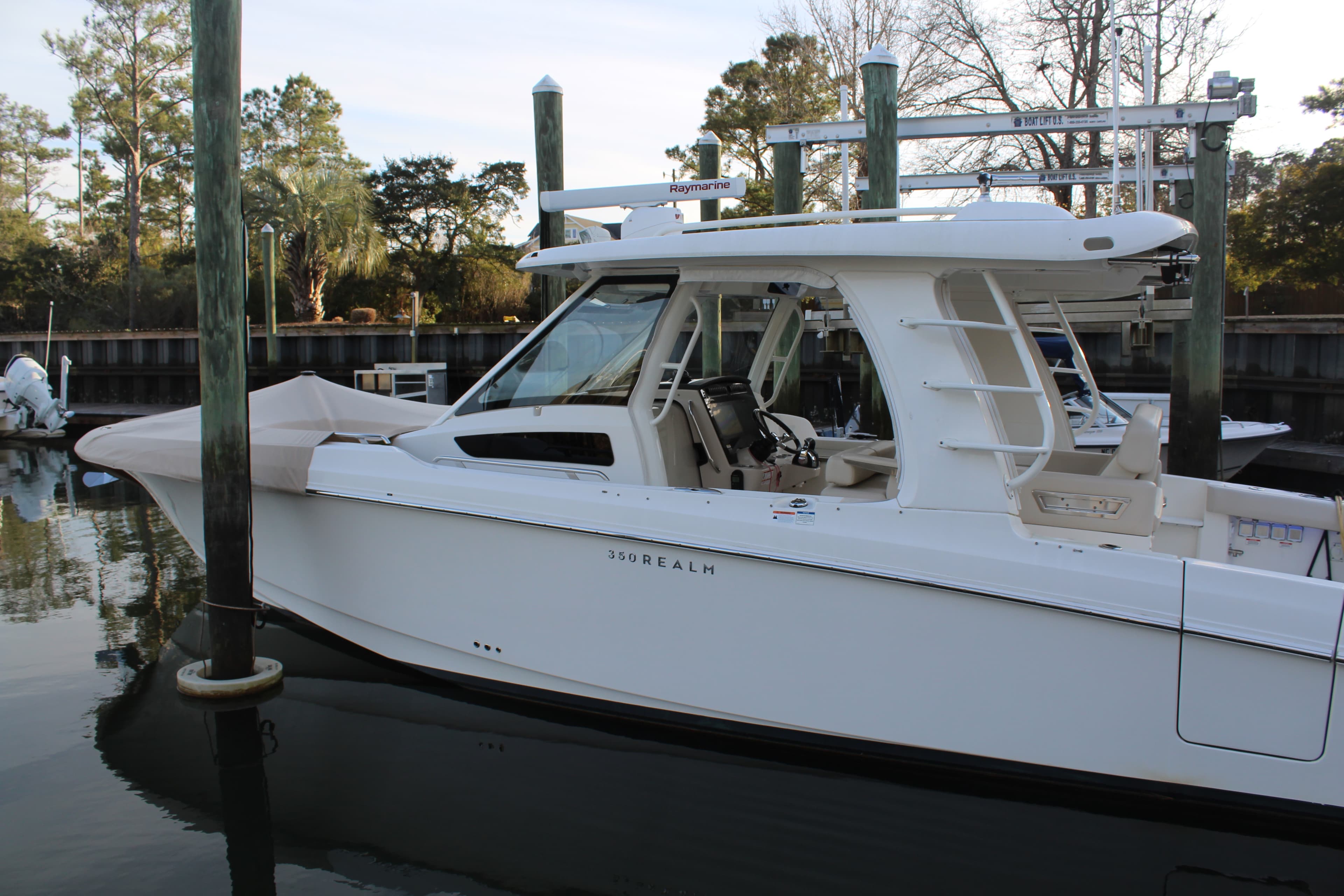 2021 Boston Whaler 350 Realm in vendita a Wilmington, NC Bowrider