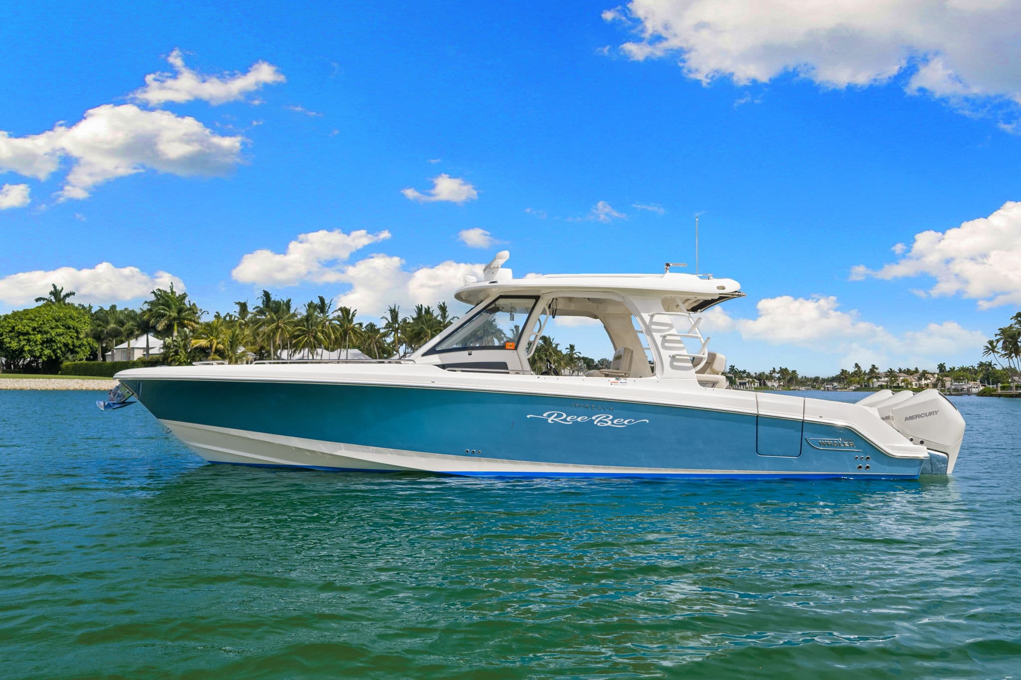 2020 Boston Whaler 350 Realm in vendita a Naples, Florida Bowrider