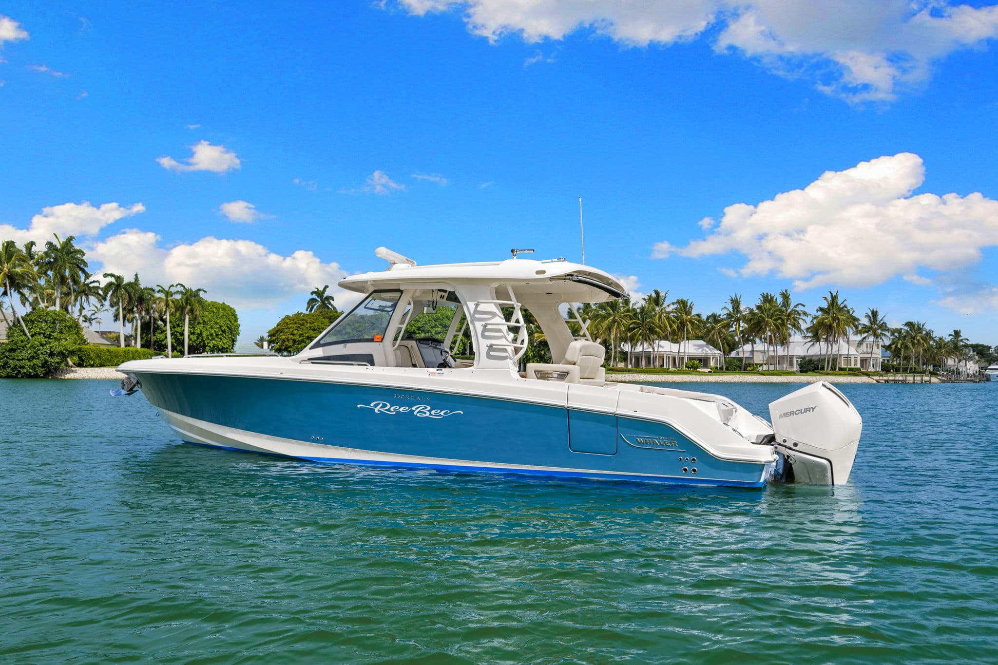 2020 Boston Whaler 350 Realm in vendita a Naples, Florida Bowrider 3