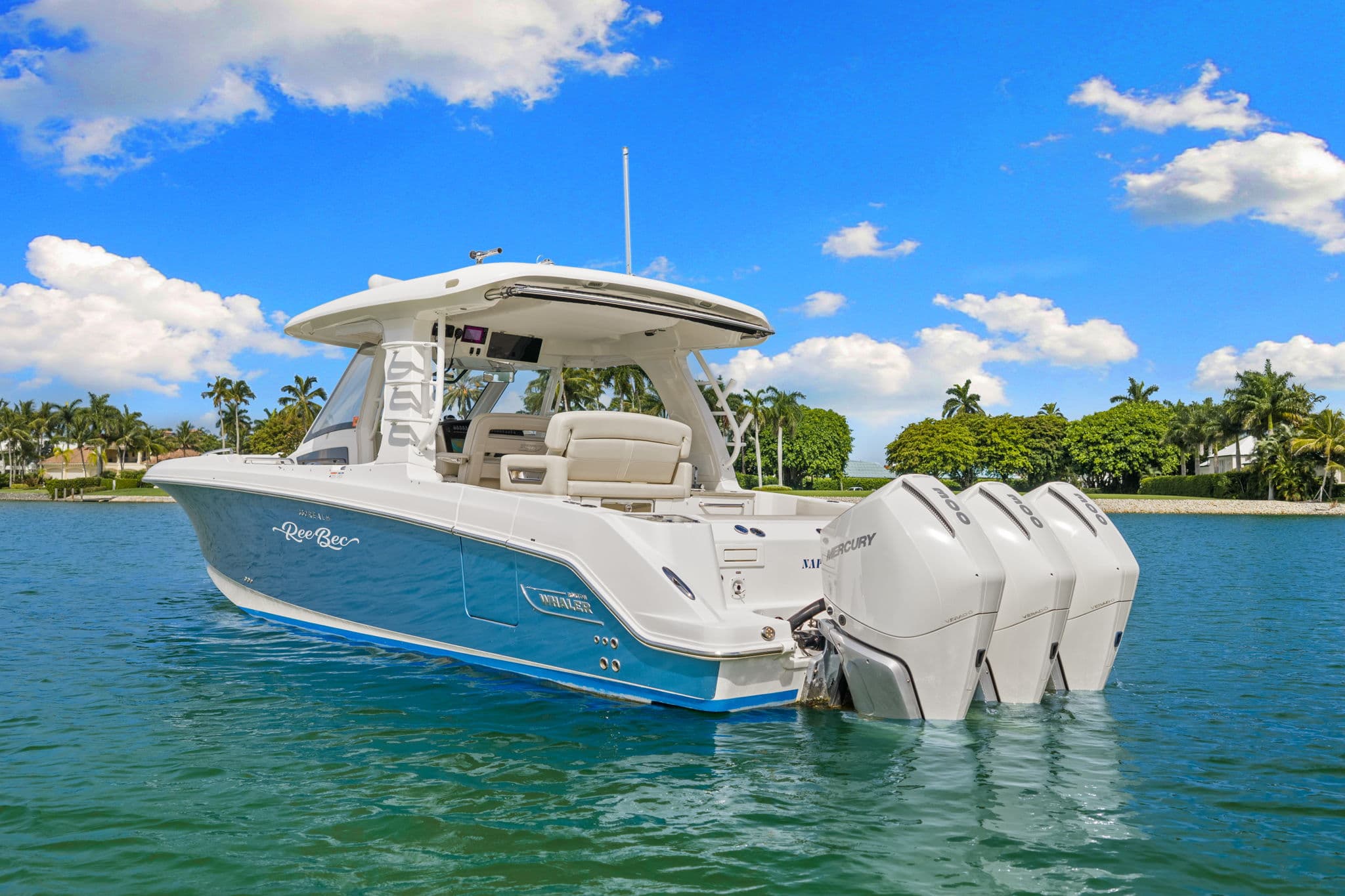 2020 Boston Whaler 350 Realm in vendita a Naples, Florida Bowrider 5
