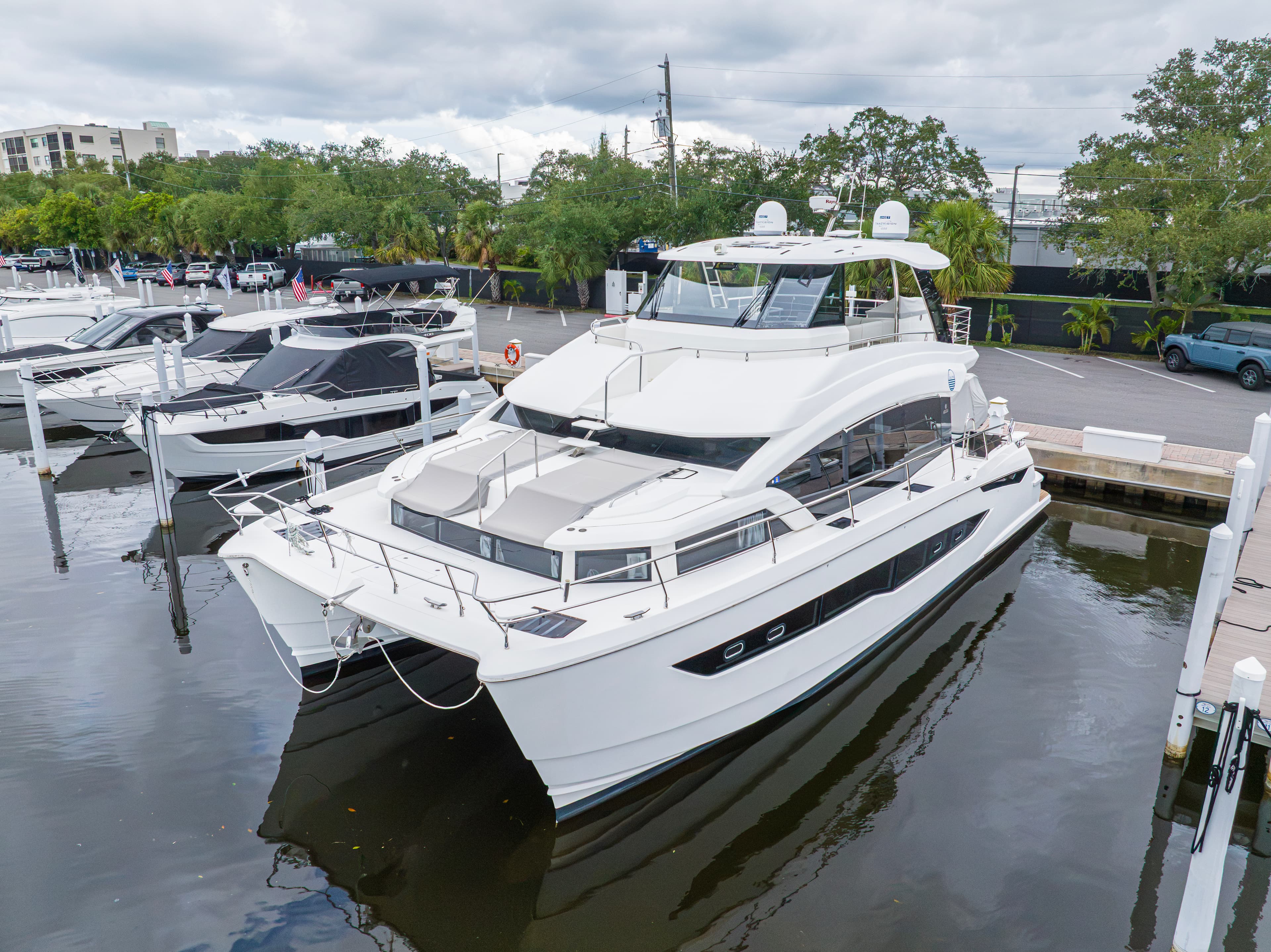 2023 Aquila 54 Yacht zum Verkauf in St Petersburg, FL Power Catamarans