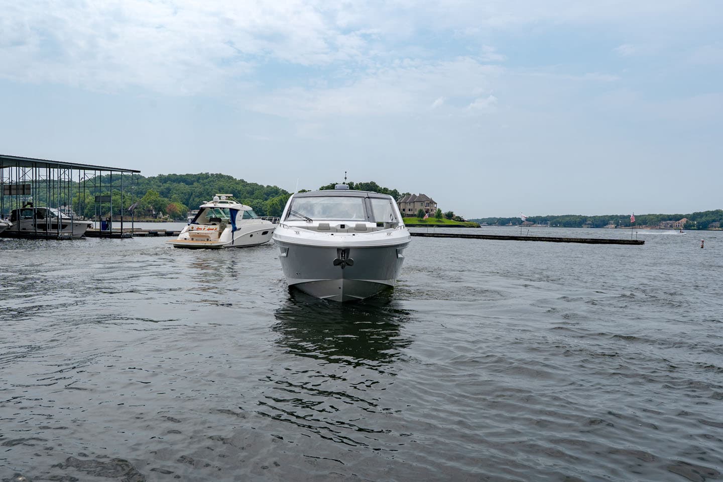 2027 Cruisers Yachts 42 GLS OB a la venta en Lake Ozark, Missouri Bowrider 4