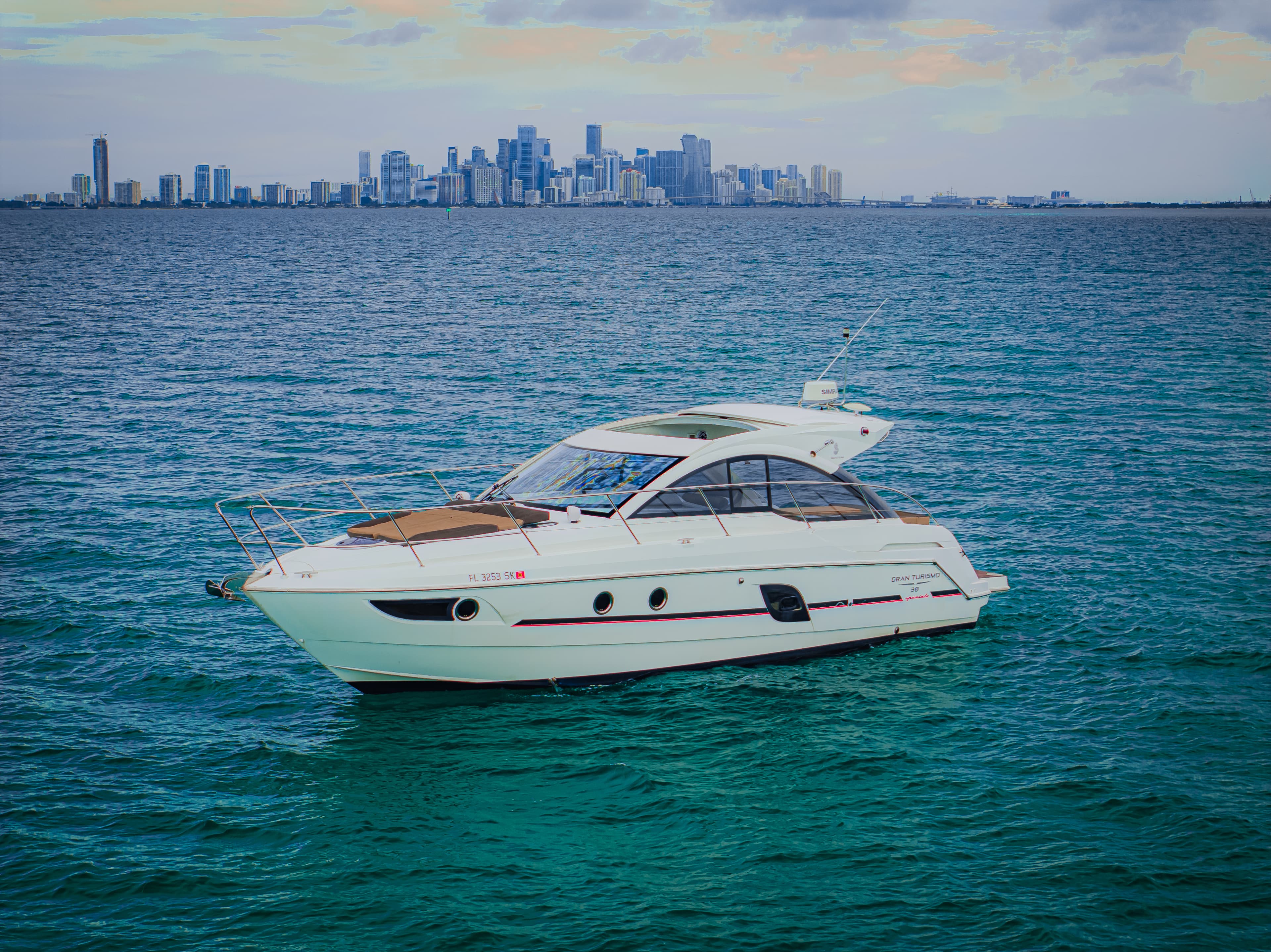 2015 Beneteau Gran Turismo 38 in vendita a Miami, Florida Express Cruiser