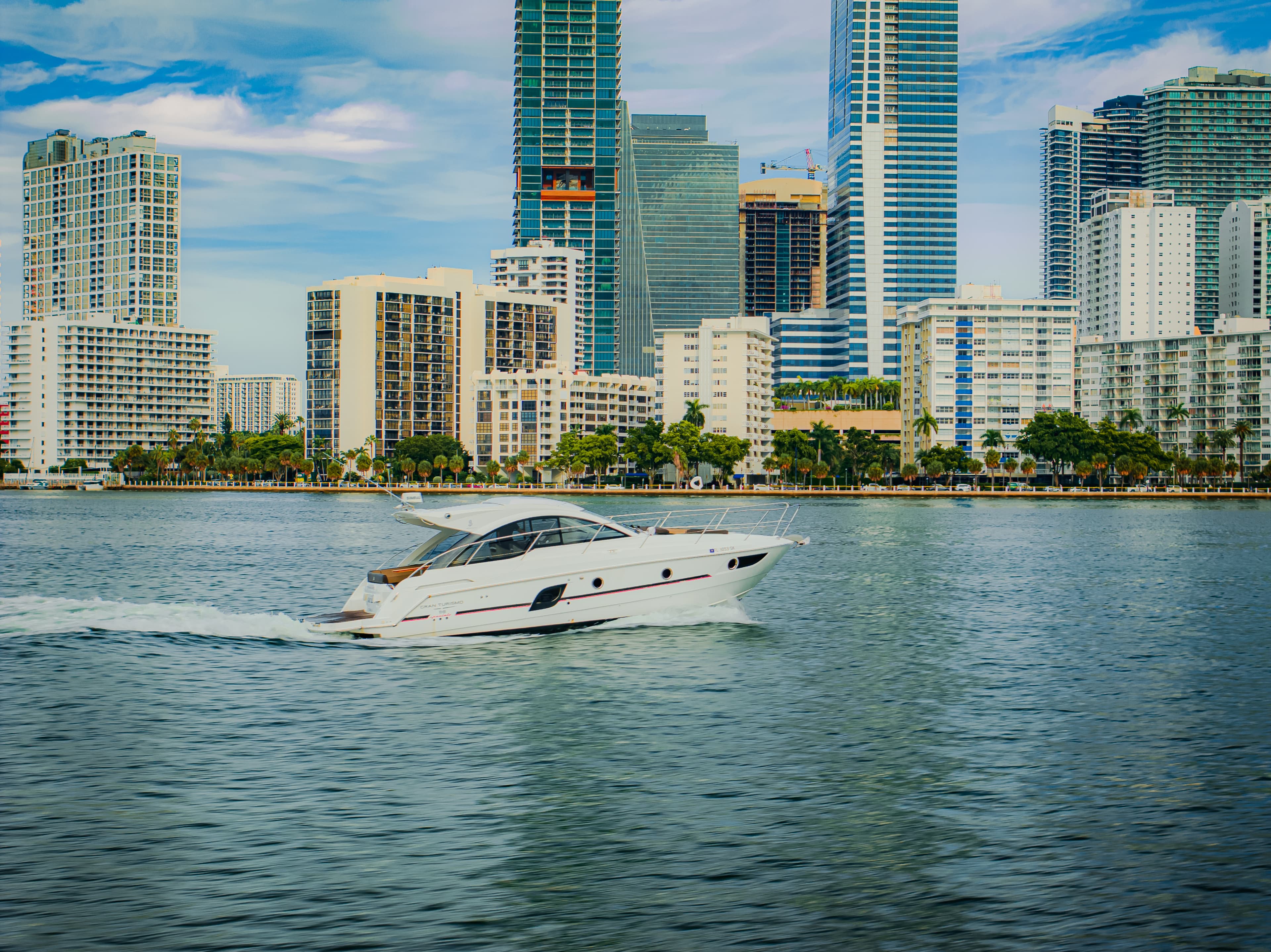 2015 Beneteau Gran Turismo 38 in vendita a Miami, Florida Express Cruiser 3