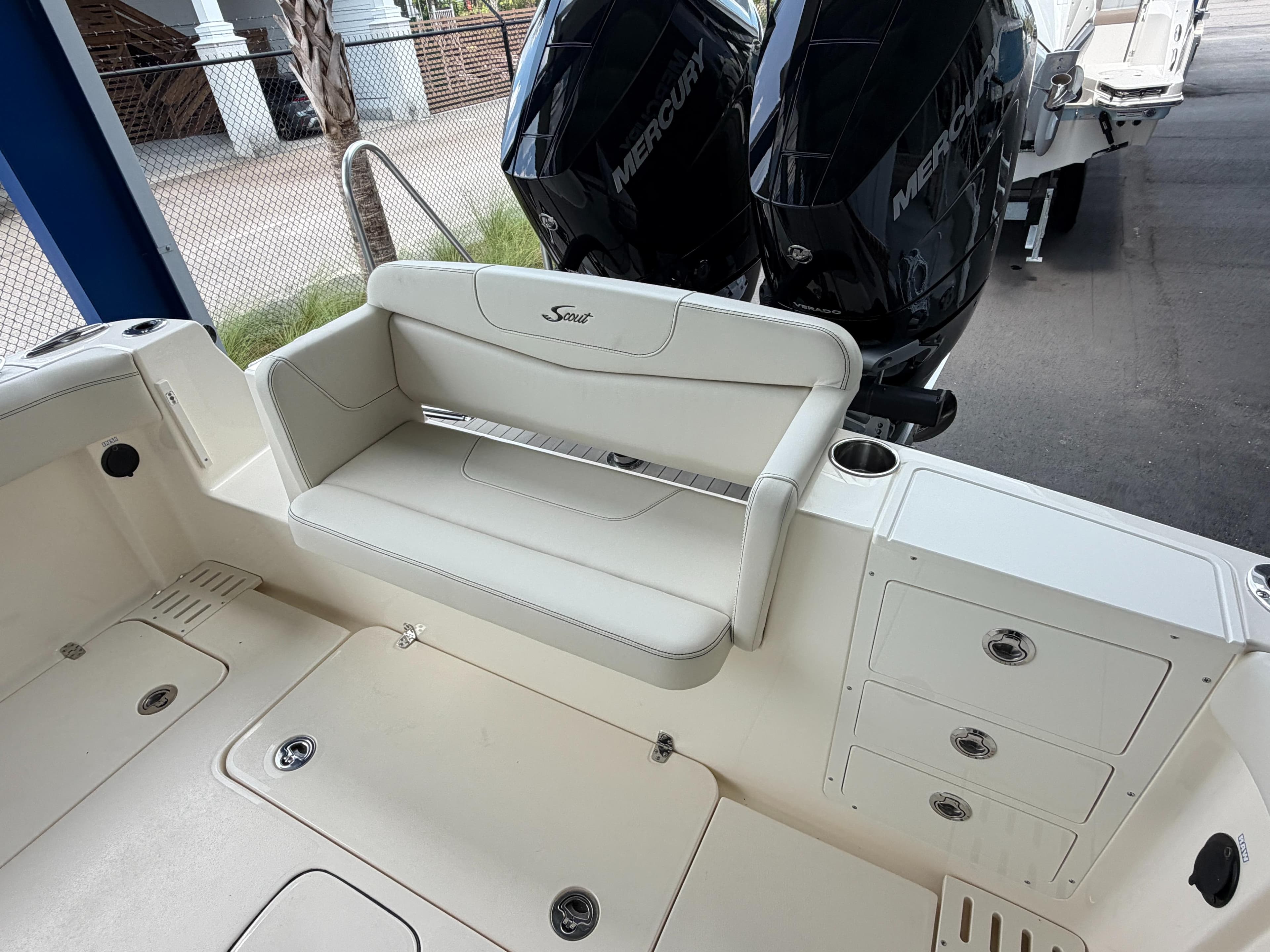 2027 Scout Boats 305 LXF zum Verkauf in Charleston, SC Center Console 4