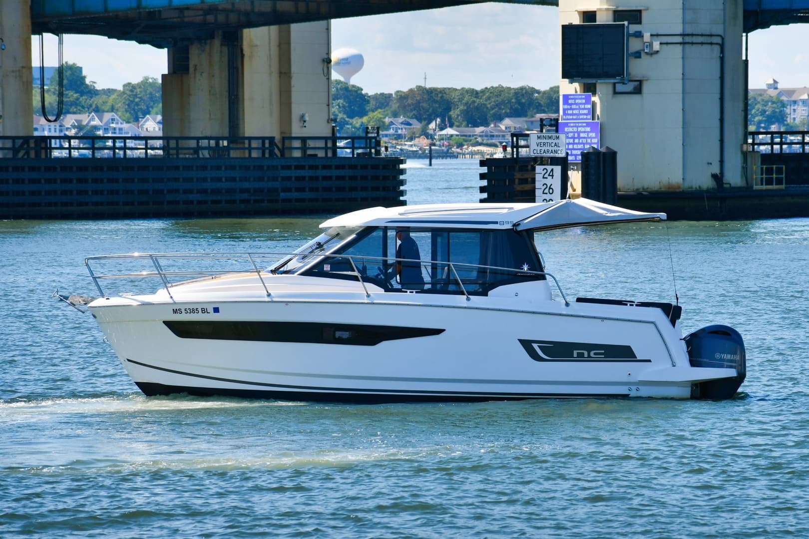 2019 Jeanneau NC 895 zum Verkauf in Brielle, New Jersey Express Cruiser