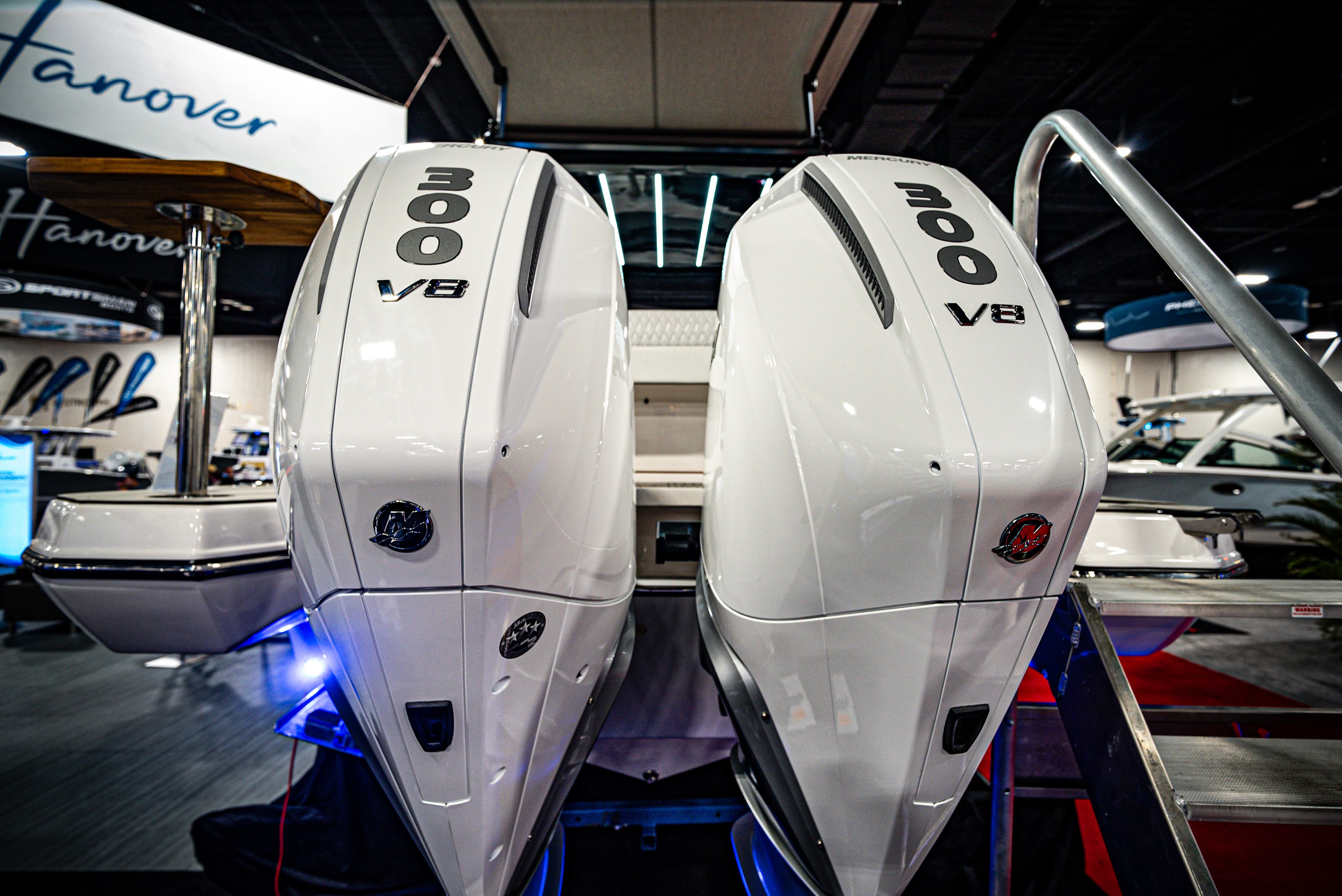 2027 Hanover Yachts 347 te koop in Cleveland, Ohio Express Cruiser 3