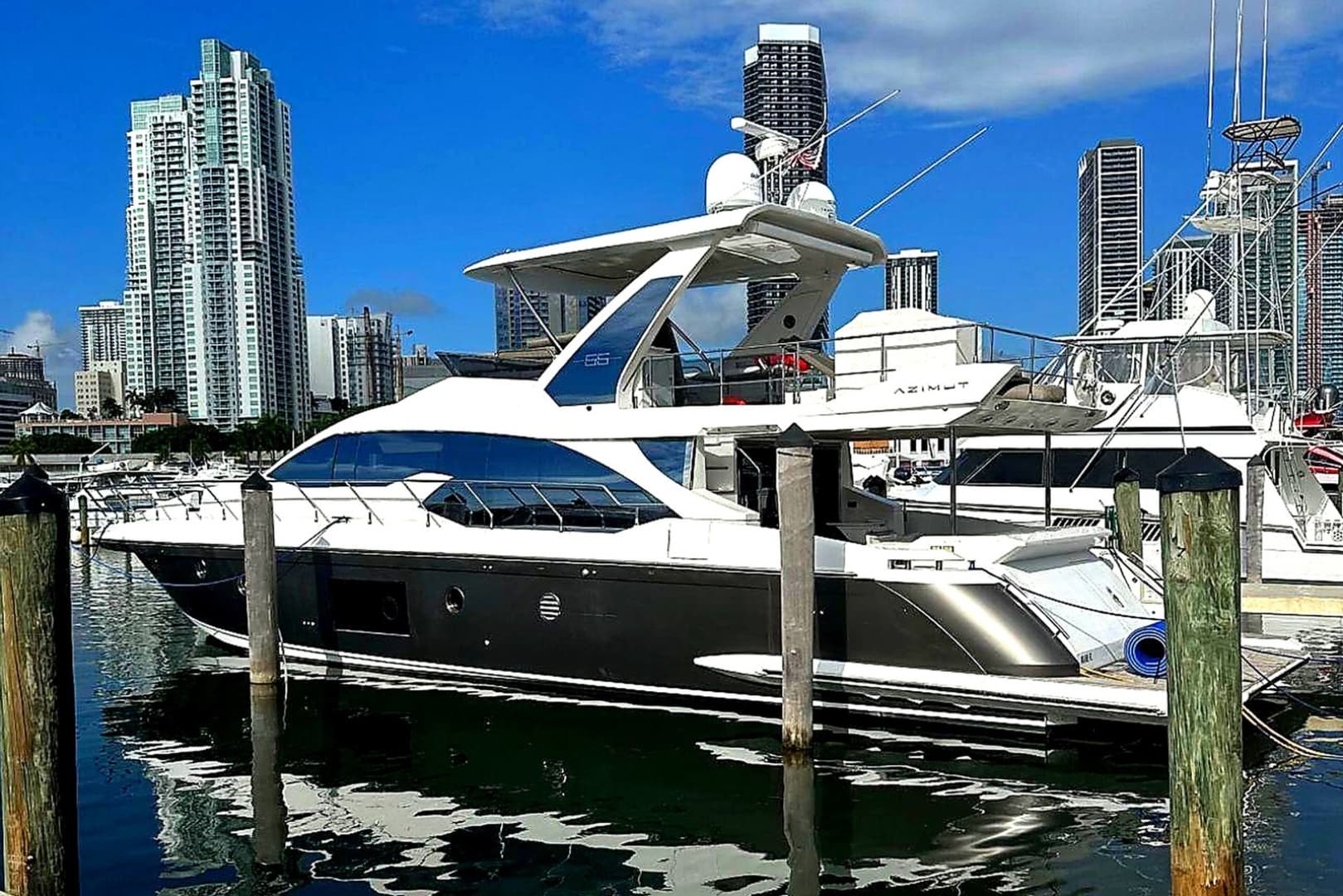 2018 Azimut 66 Flybridge for Sale in Miami, Florida Flybridge 2
