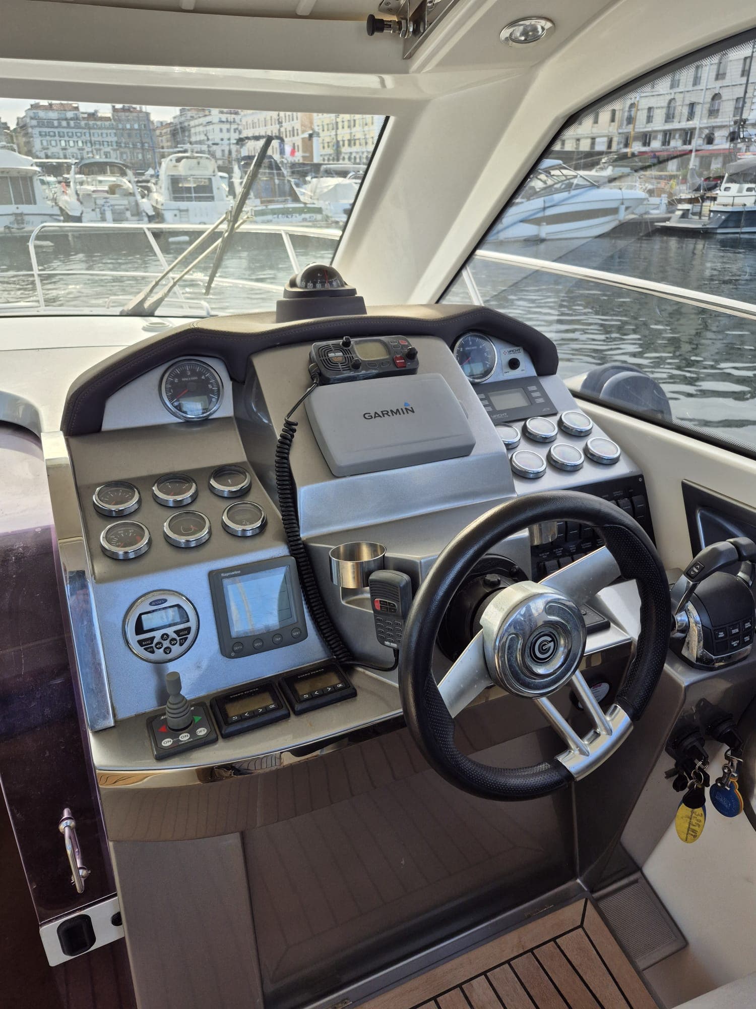 2012 Galeon Yachts 325 HTO for Sale in Marseille, Bouches-du-Rhône Sport Cruiser 3