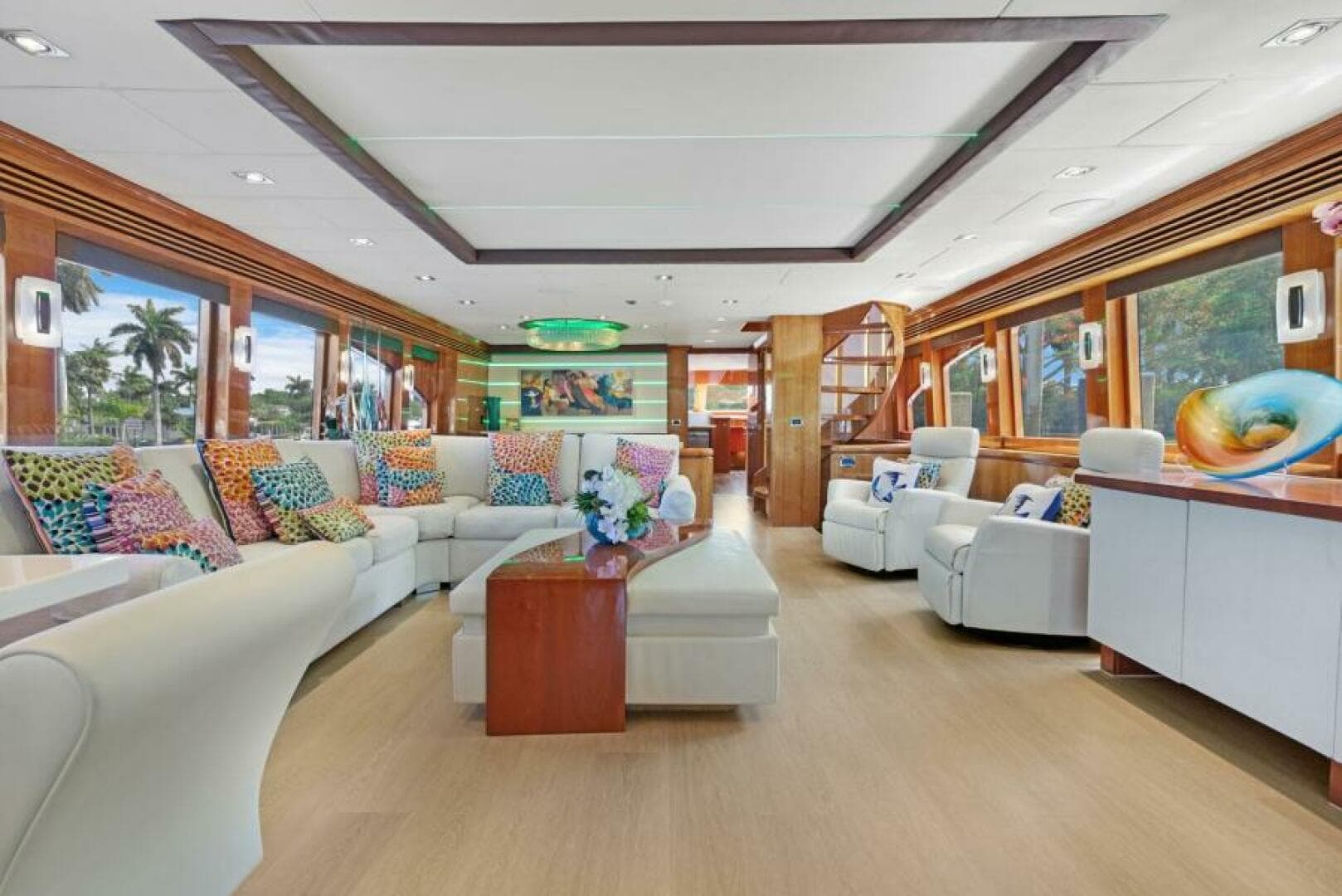 2005 Hargrave 96 Capri Skylounge Sold in Fort Lauderdale, Florida Motor Yacht 3