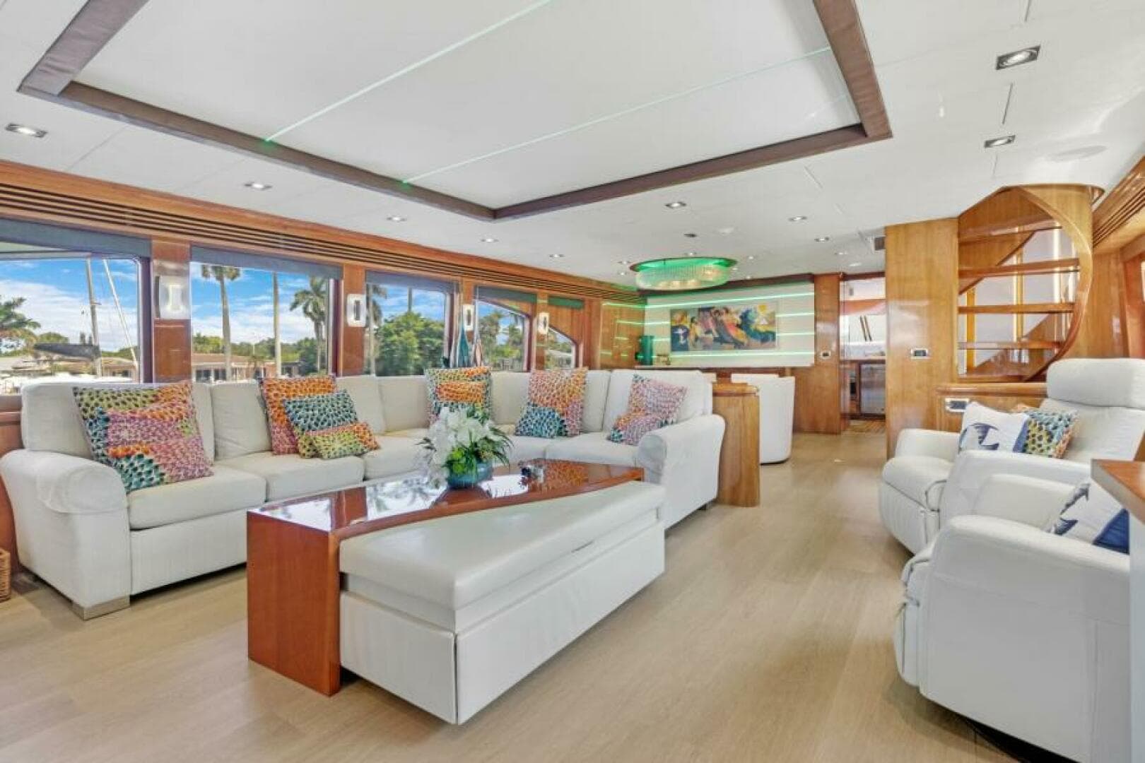 2005 Hargrave 96 Capri Skylounge Sold in Fort Lauderdale, Florida Motor Yacht 4