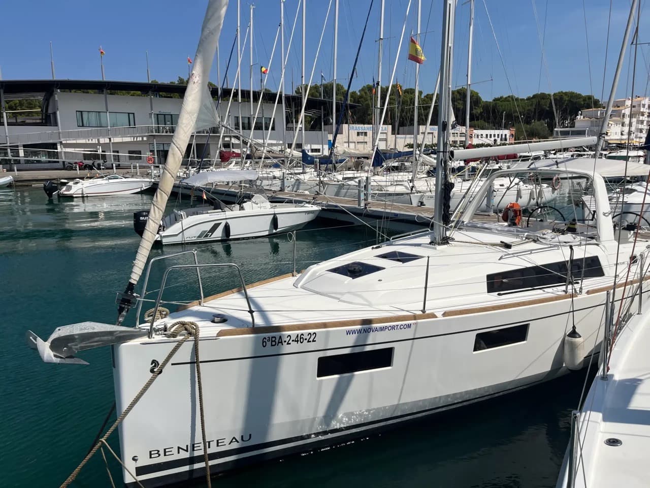 2022 Beneteau Oceanis 35 zum Verkauf in Viladamat, ES Sloop